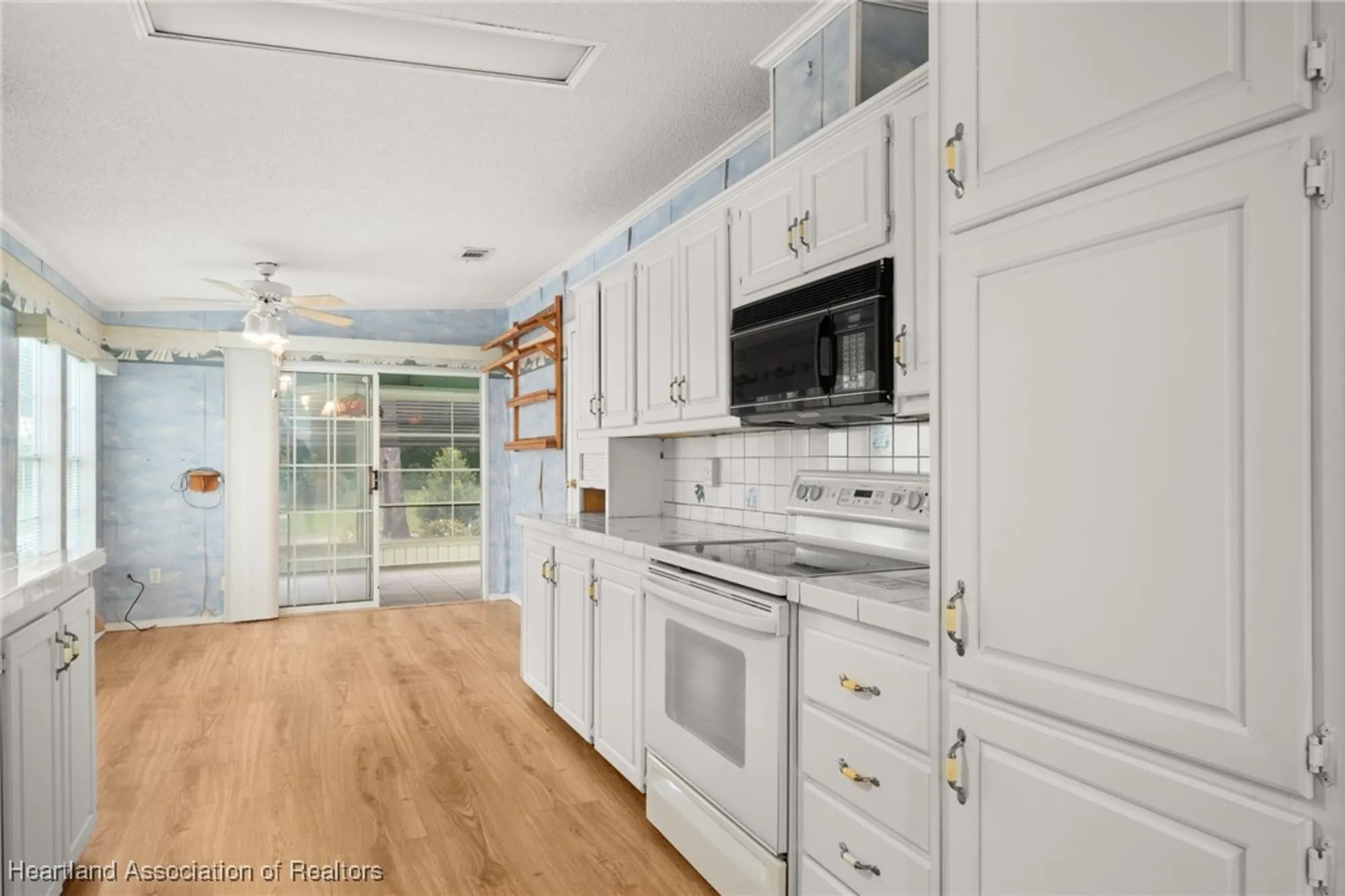 Property Slideshow image 8 of 49 | 2881 e spinnaker dr, Avon Park, FL, 33825