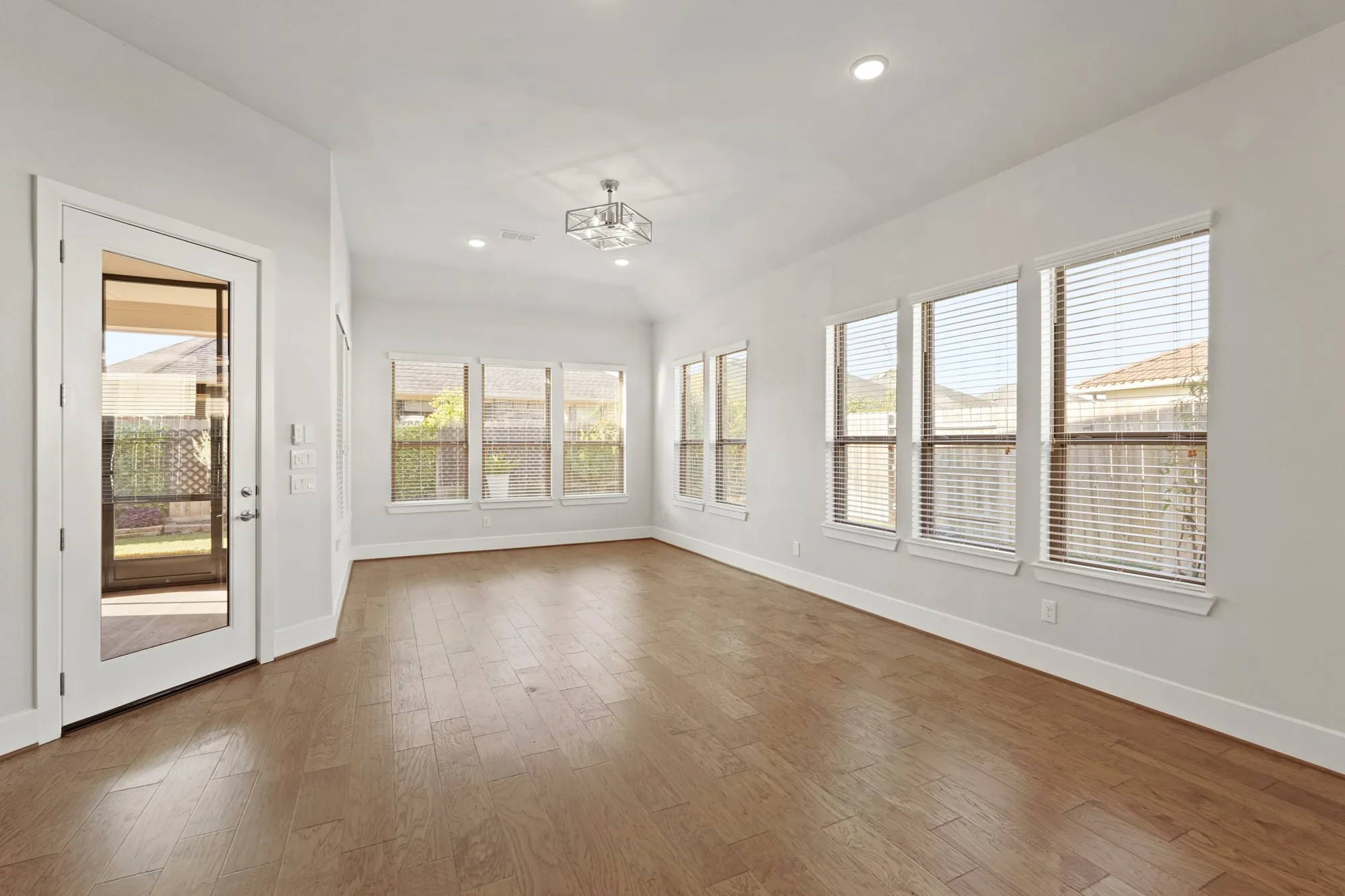 Property Slideshow image 13 of 38 | 5610 crescent ridge ct, Fulshear, TX, 77441