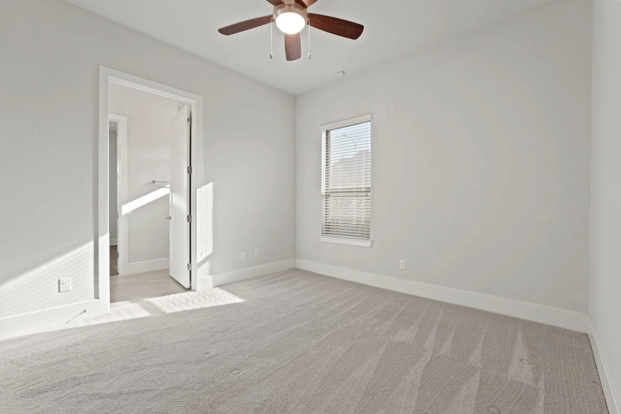 Property Slideshow image 28 of 38 | 5610 crescent ridge ct, Fulshear, TX, 77441