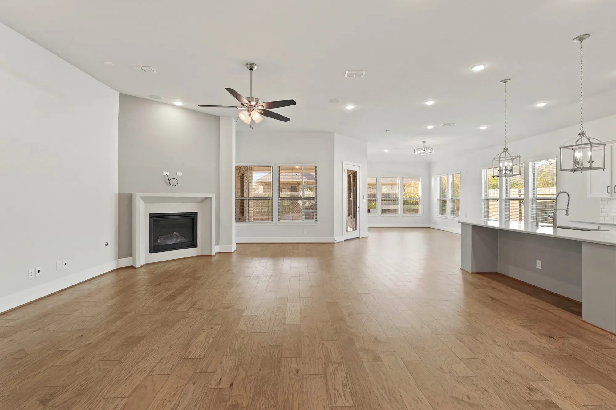 Property Slideshow image 9 of 38 | 5610 crescent ridge ct, Fulshear, TX, 77441