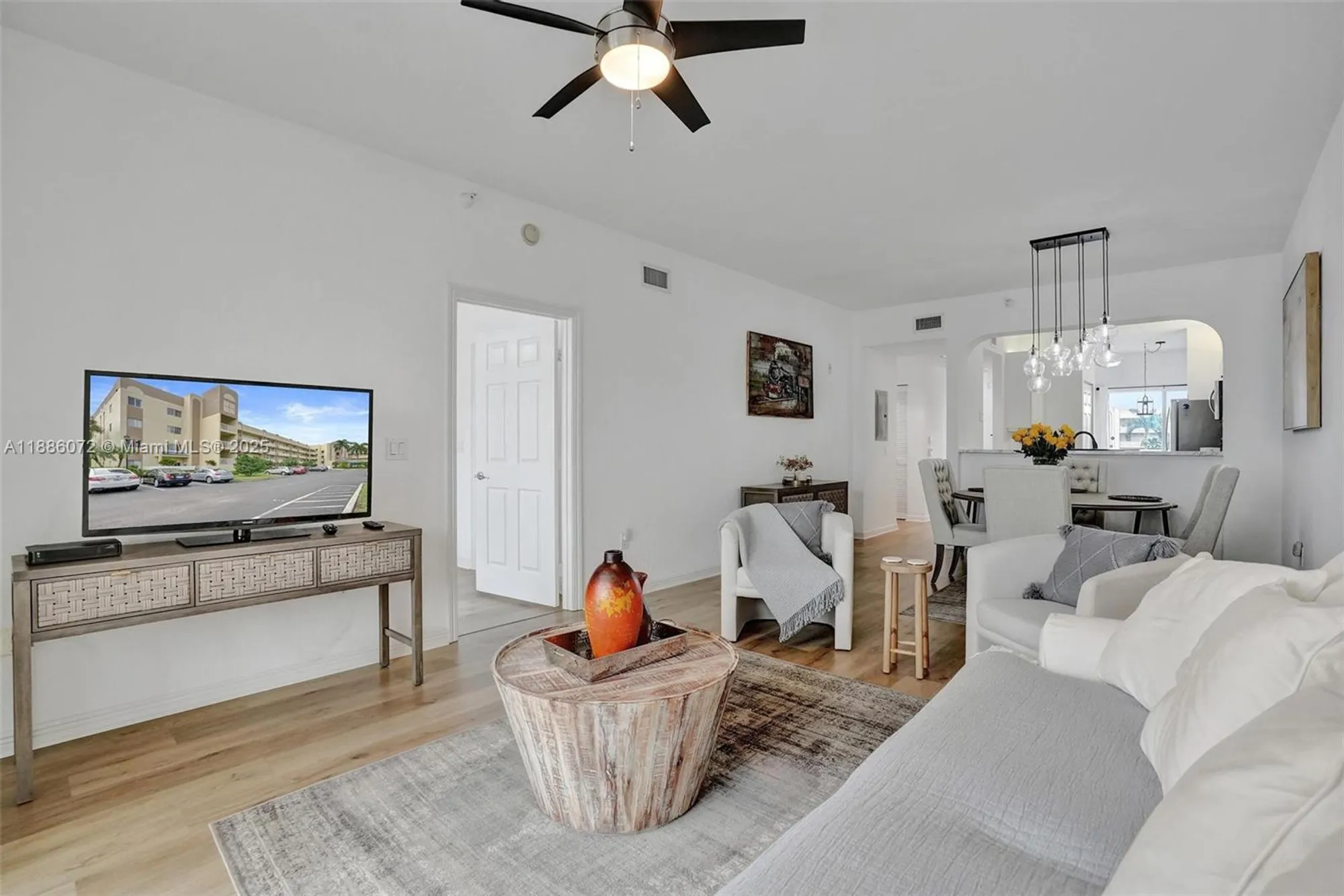 Property Slideshow image 24 of 43 | 7635 southampton ter 307, Tamarac, FL, 33321