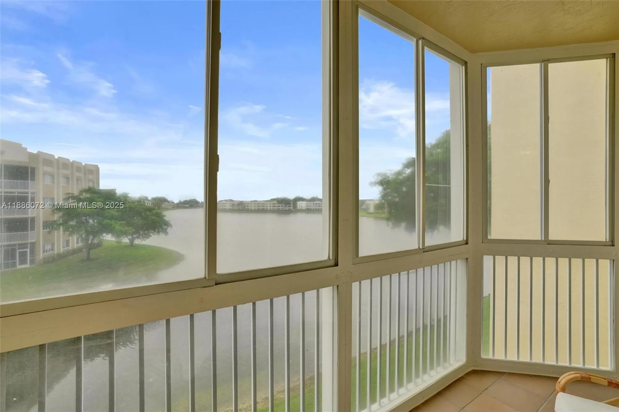 Property Slideshow image 2 of 43 | 7635 southampton ter 307, Tamarac, FL, 33321