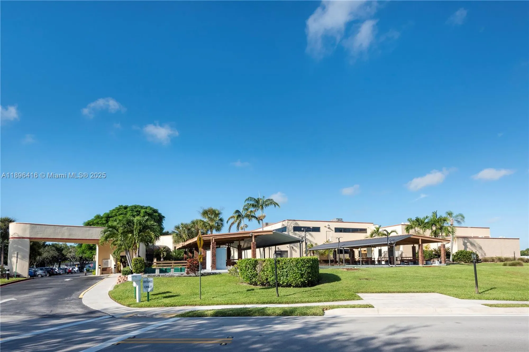 Property Slideshow image 29 of 31 | 8544 n campanelli blvd, Plantation, FL, 33322