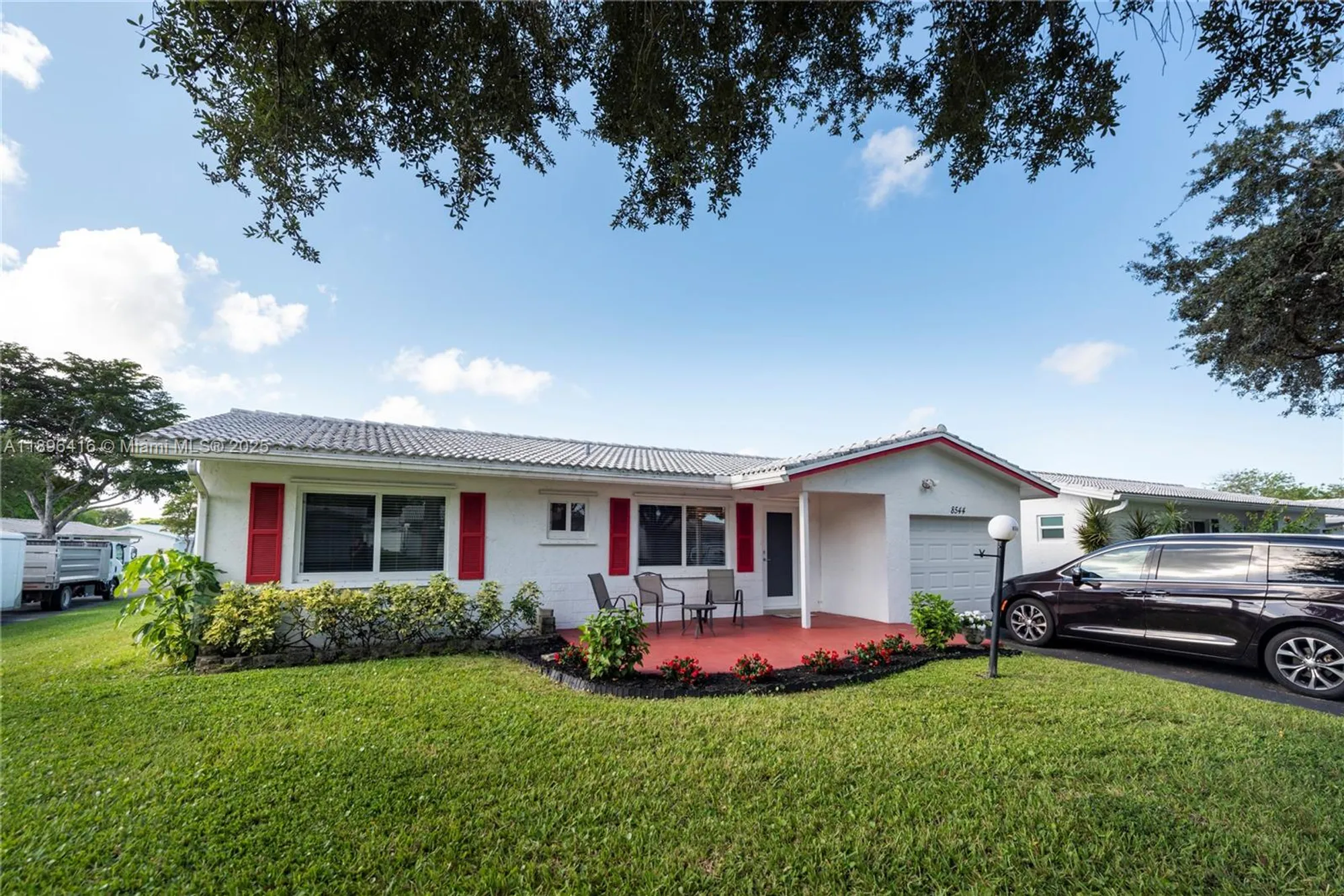 Property Slideshow image 4 of 31 | 8544 n campanelli blvd, Plantation, FL, 33322