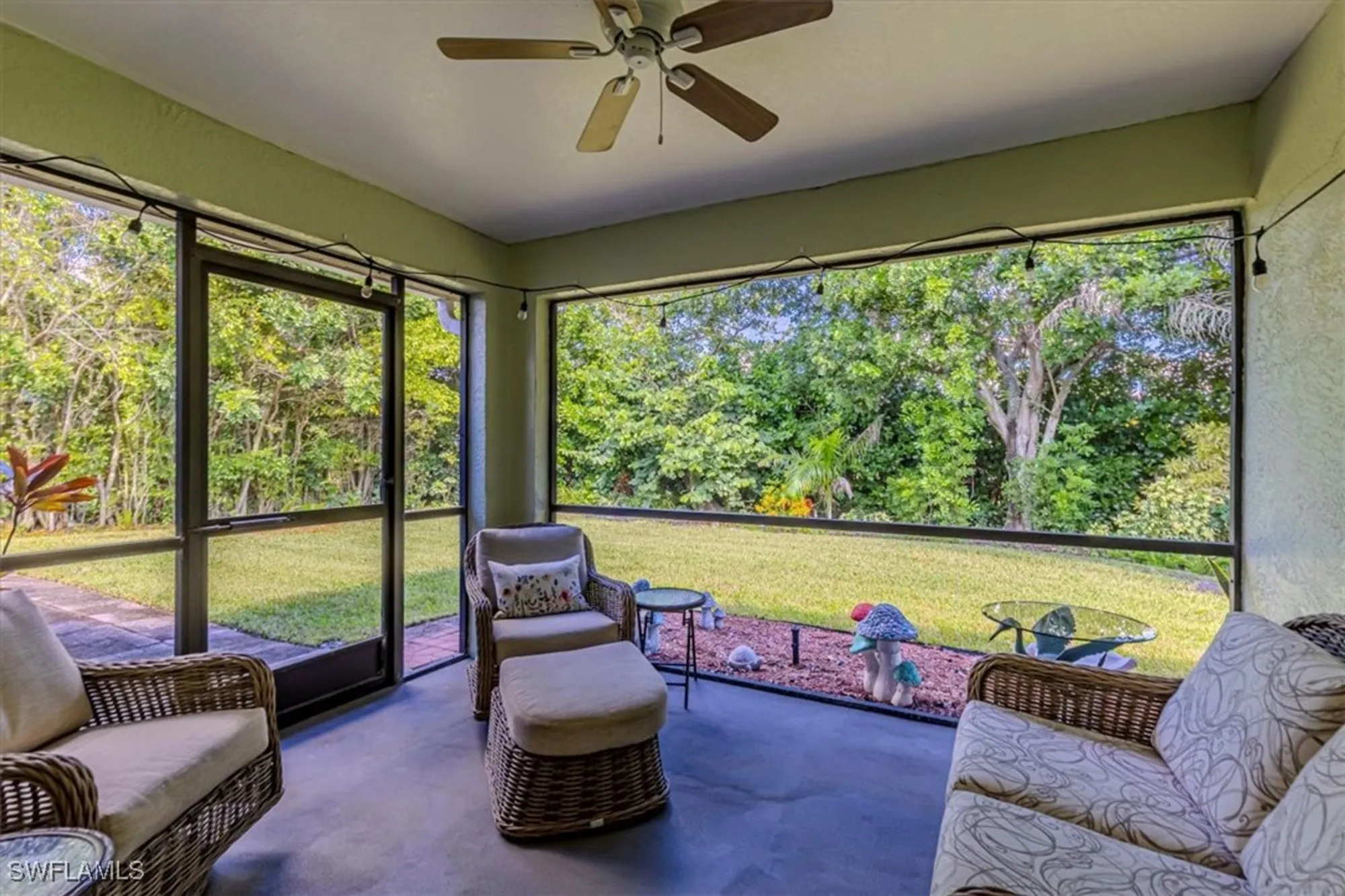 Property Slideshow image 19 of 25 | 124 versailles cir, Naples, FL, 34112