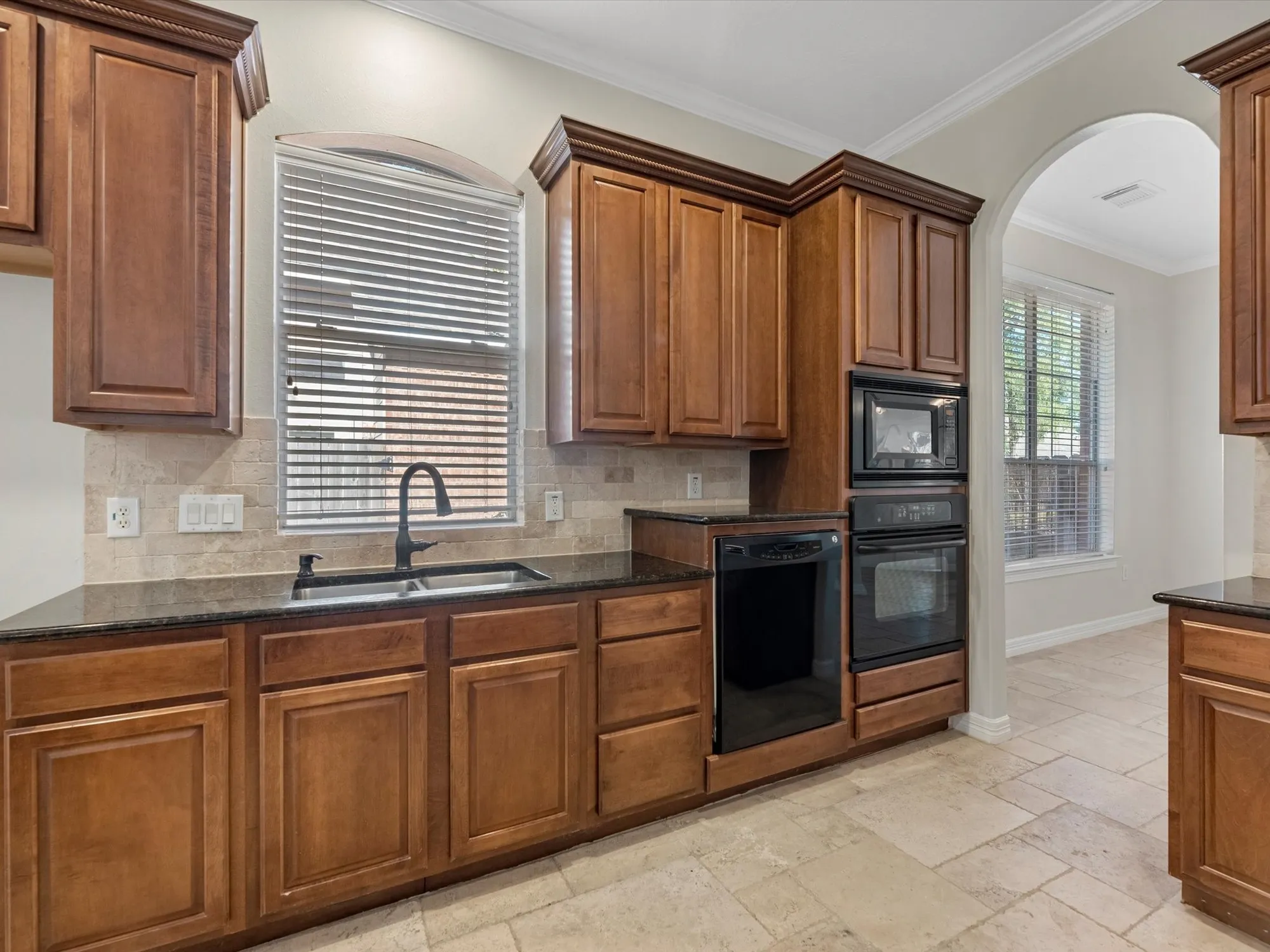 Property Slideshow image 14 of 41 | 31 tarrytown way, Conroe, TX, 77384