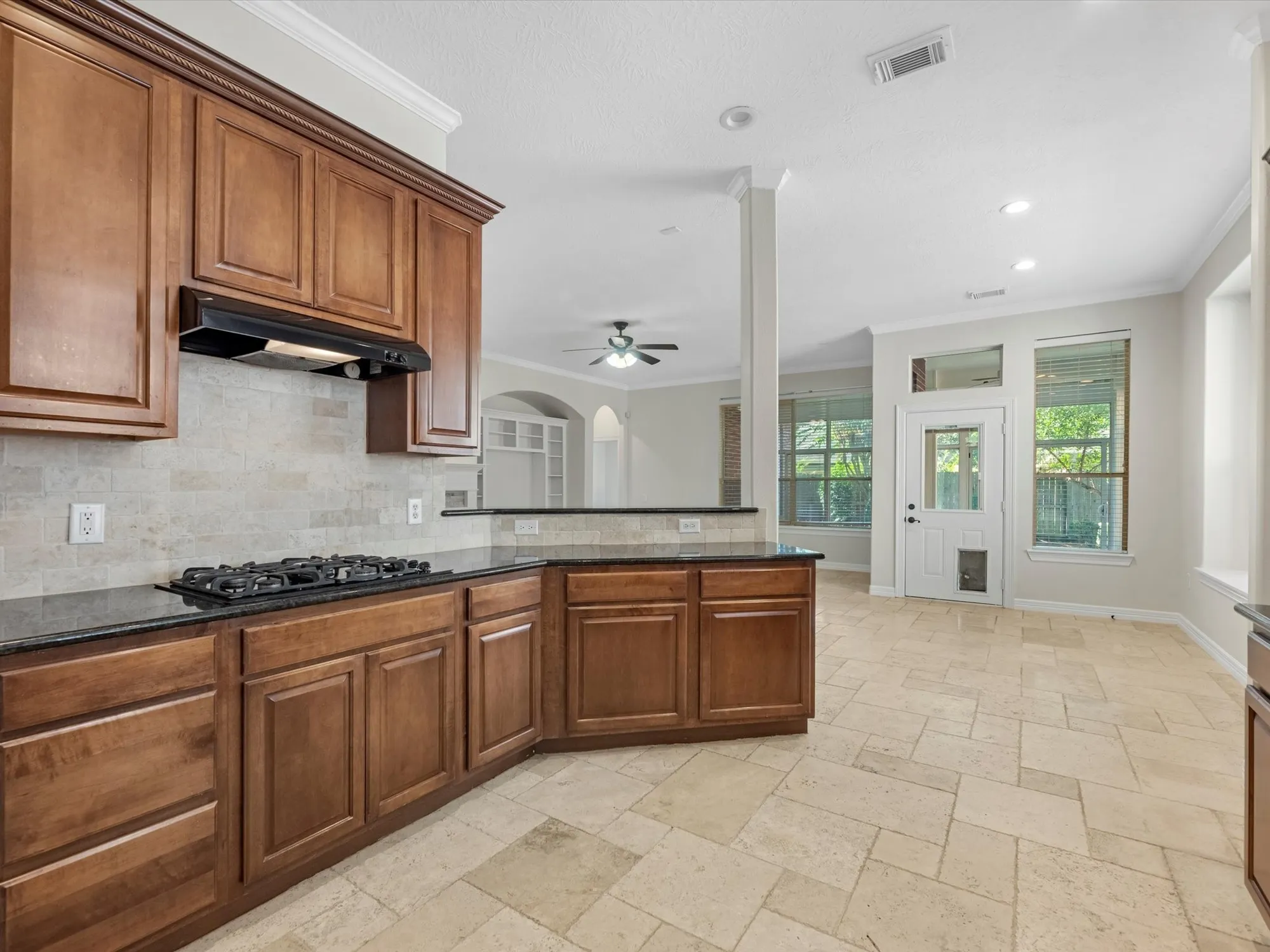 Property Slideshow image 15 of 41 | 31 tarrytown way, Conroe, TX, 77384