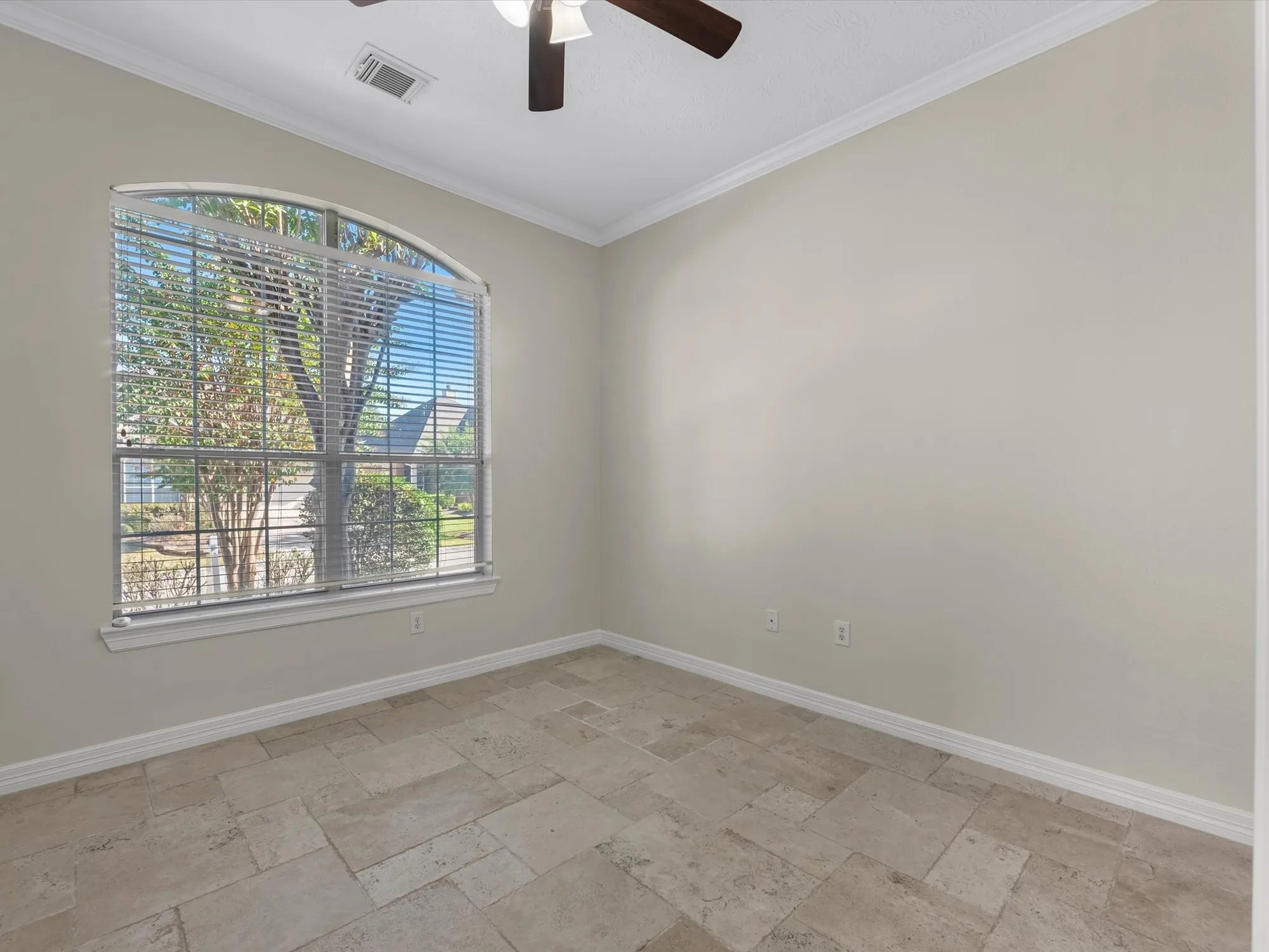 Property Slideshow image 16 of 41 | 31 tarrytown way, Conroe, TX, 77384