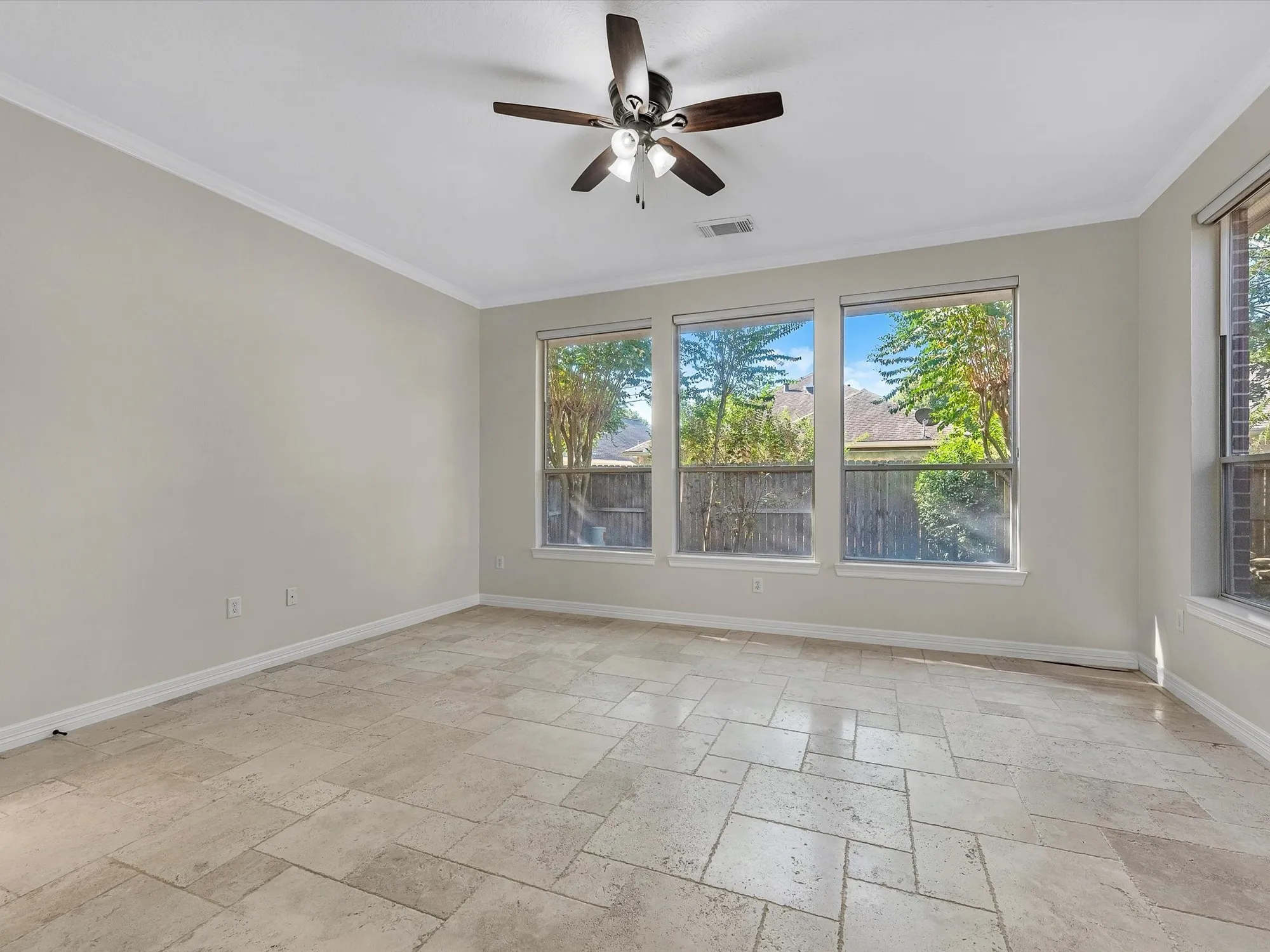 Property Slideshow image 19 of 41 | 31 tarrytown way, Conroe, TX, 77384