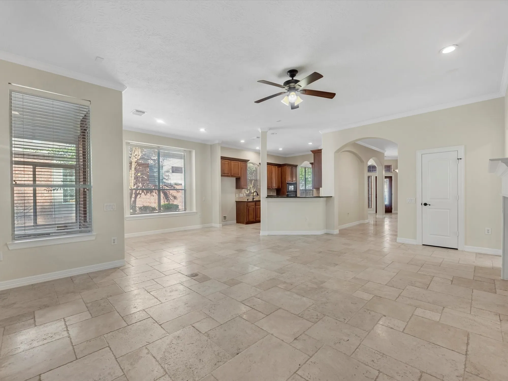 Property Slideshow image 11 of 41 | 31 tarrytown way, Conroe, TX, 77384