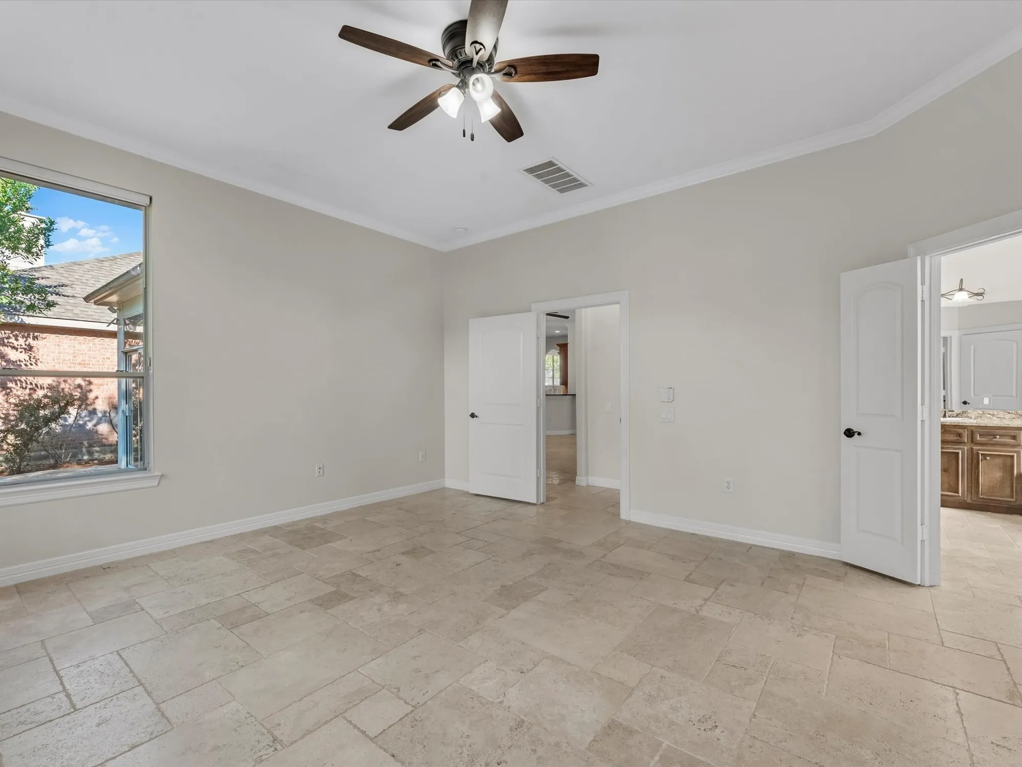 Property Slideshow image 20 of 41 | 31 tarrytown way, Conroe, TX, 77384