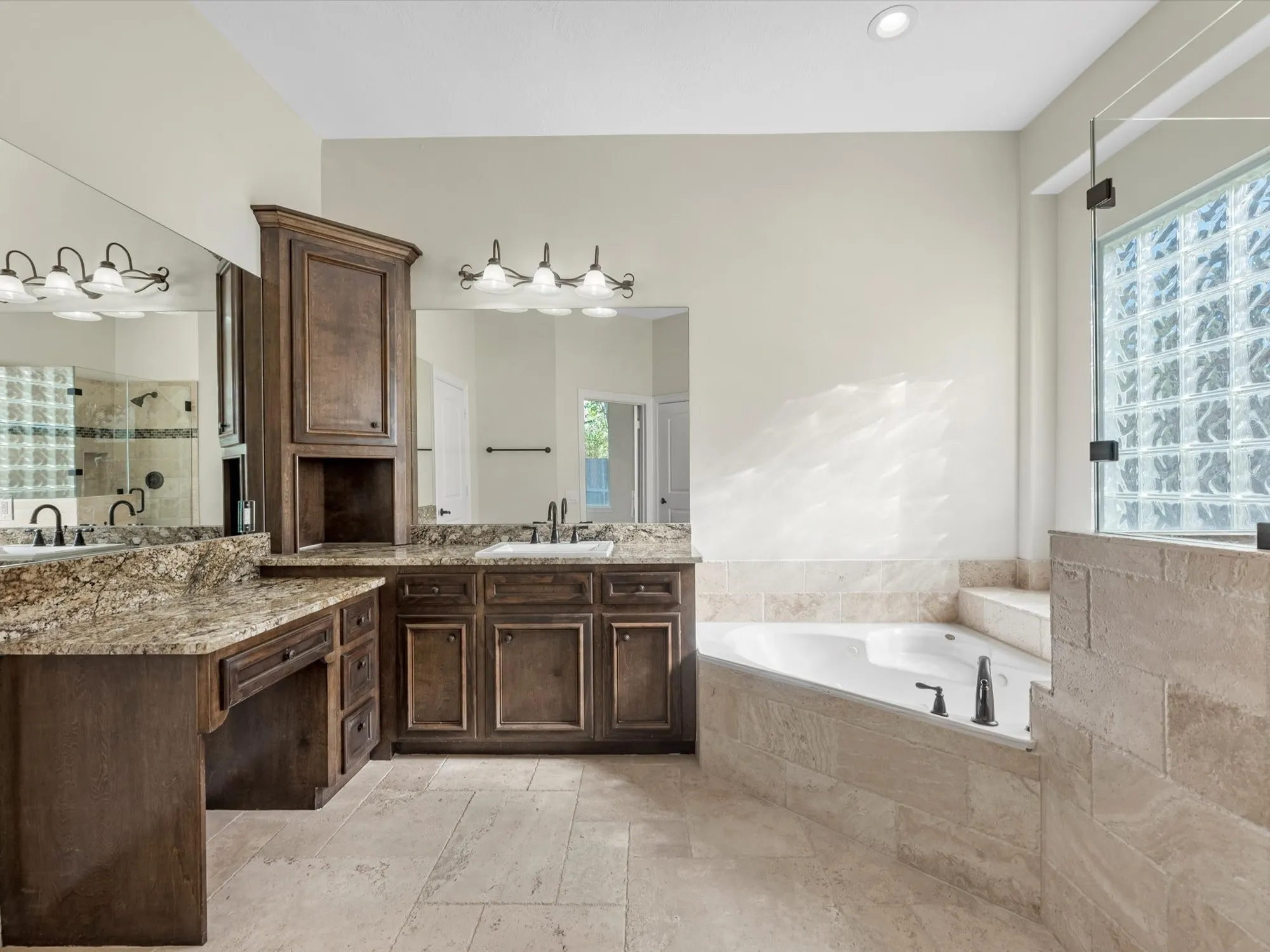 Property Slideshow image 21 of 41 | 31 tarrytown way, Conroe, TX, 77384