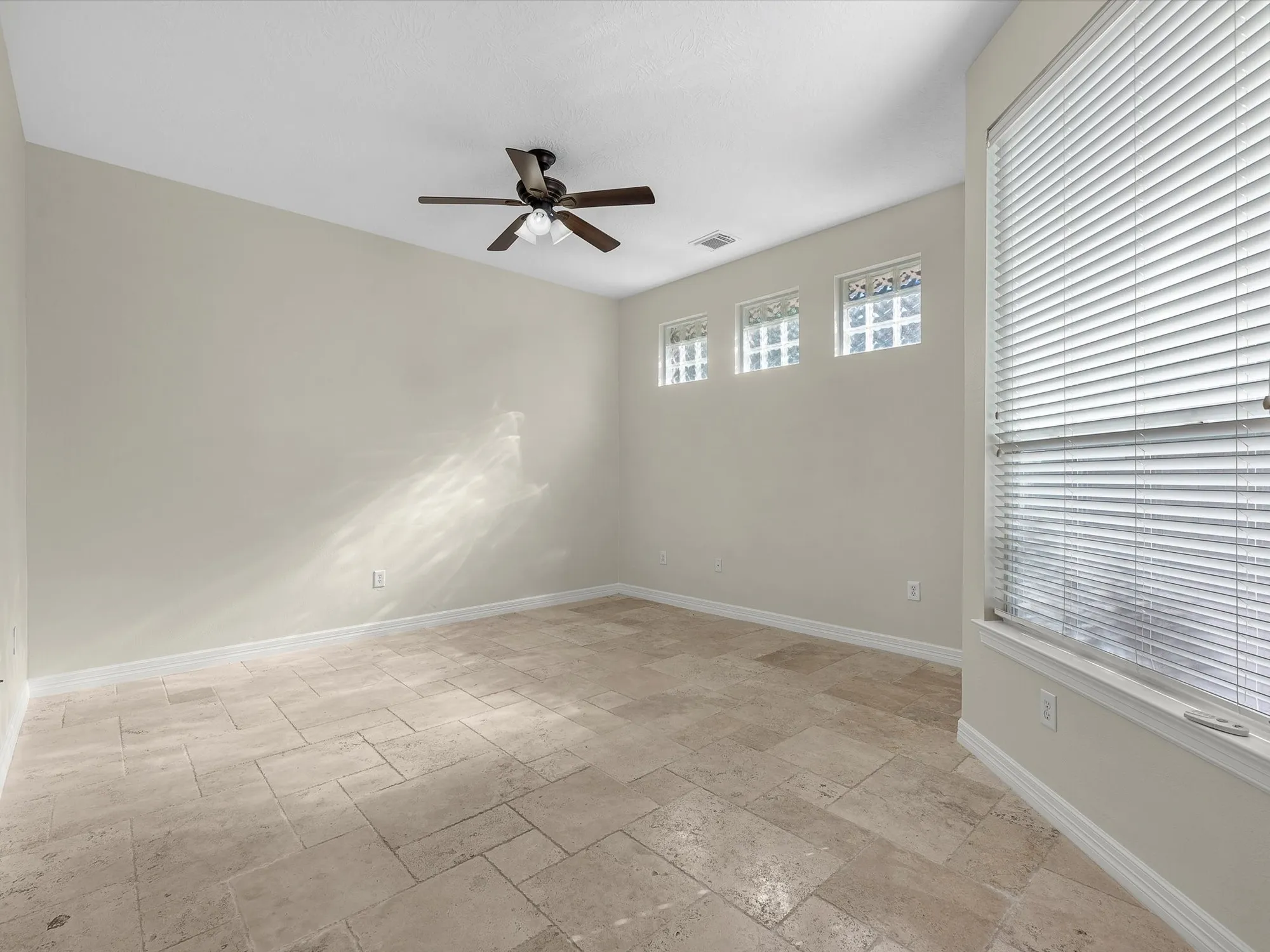 Property Slideshow image 23 of 41 | 31 tarrytown way, Conroe, TX, 77384