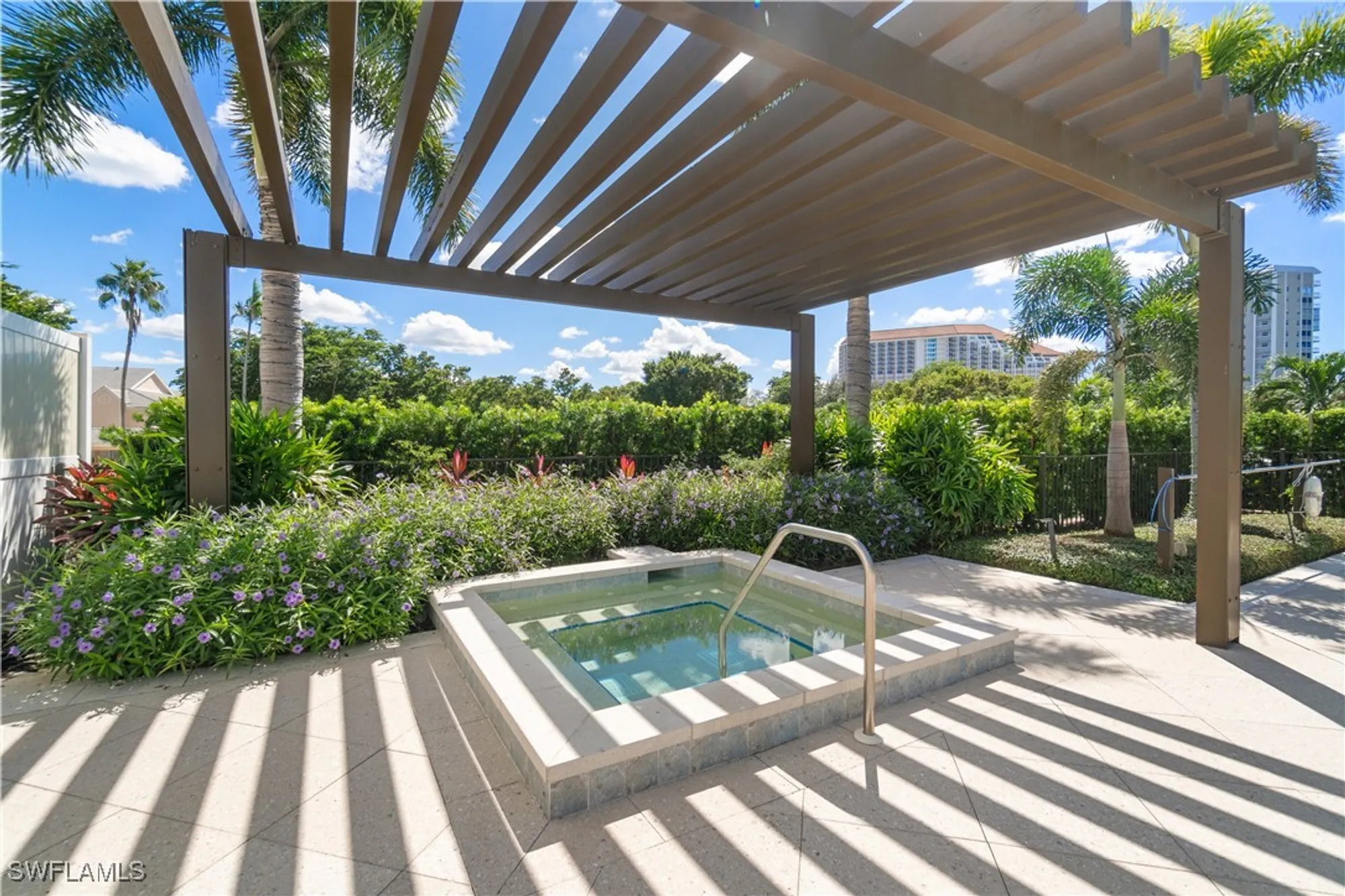 Property Slideshow image 18 of 27 | 5601 turtle bay dr apt 402, Naples, FL, 34108