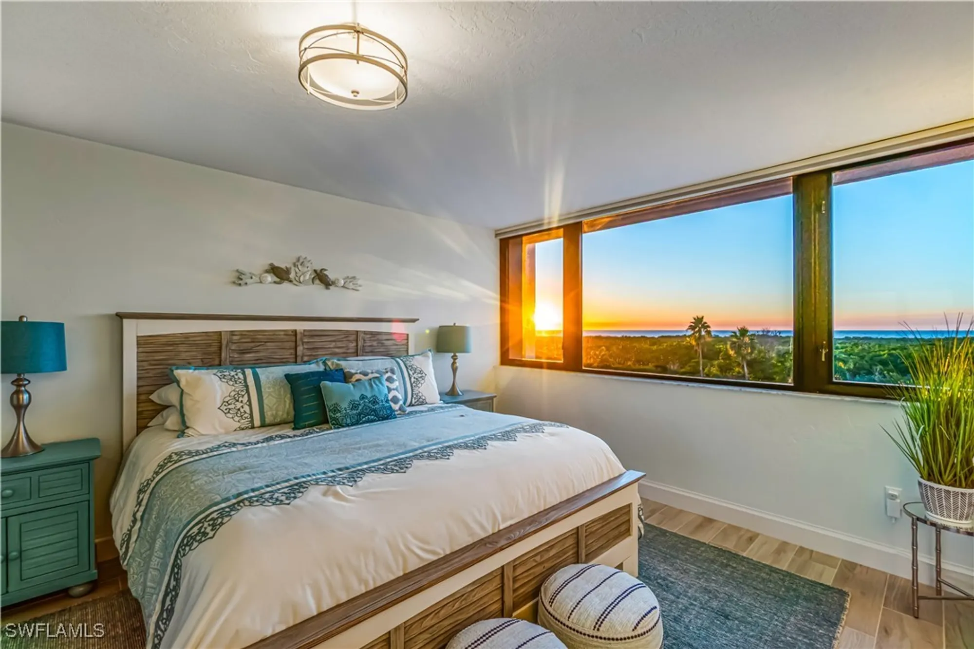 Property Slideshow image 10 of 27 | 5601 turtle bay dr apt 402, Naples, FL, 34108