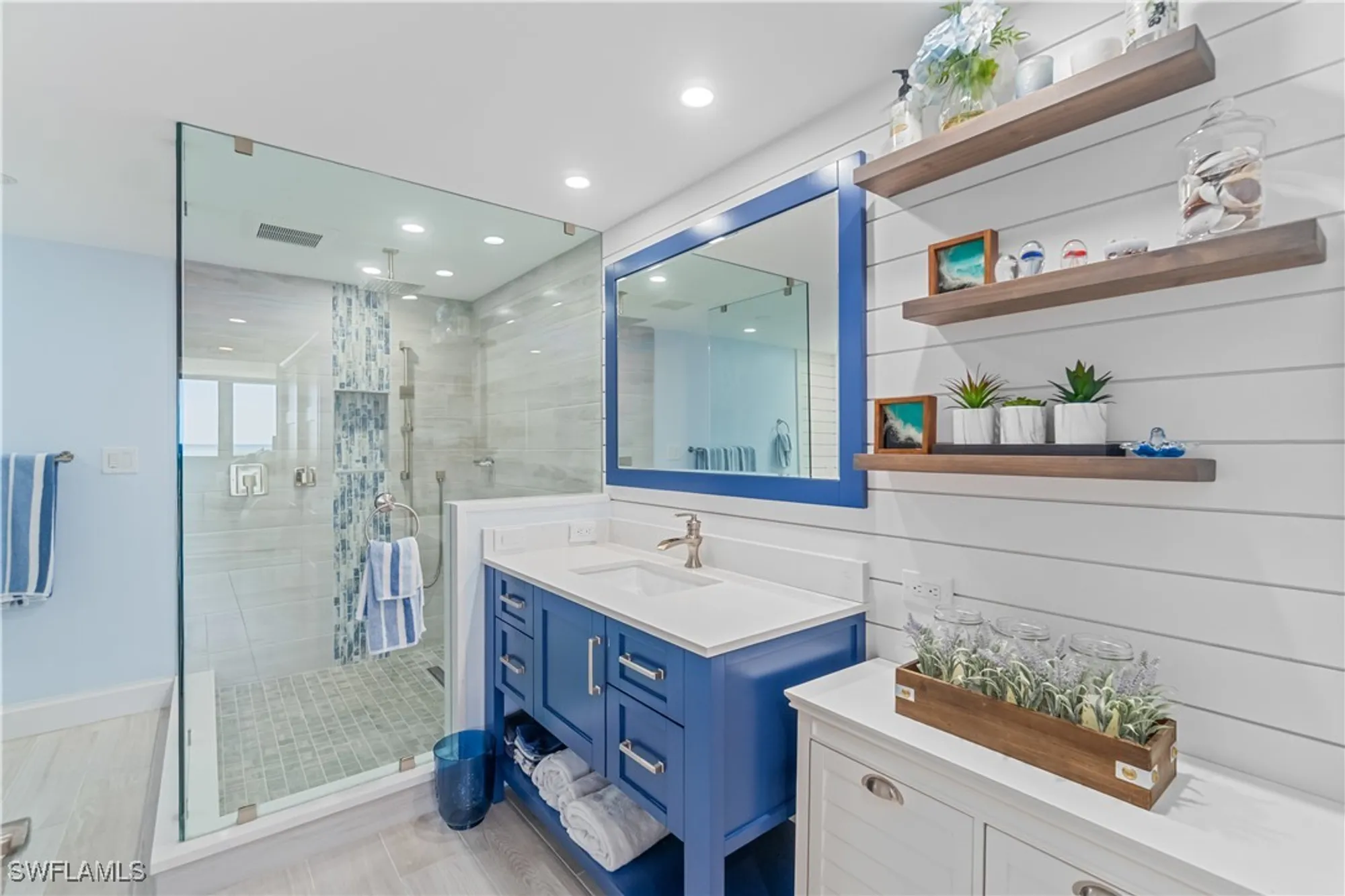 Property Slideshow image 11 of 27 | 5601 turtle bay dr apt 402, Naples, FL, 34108