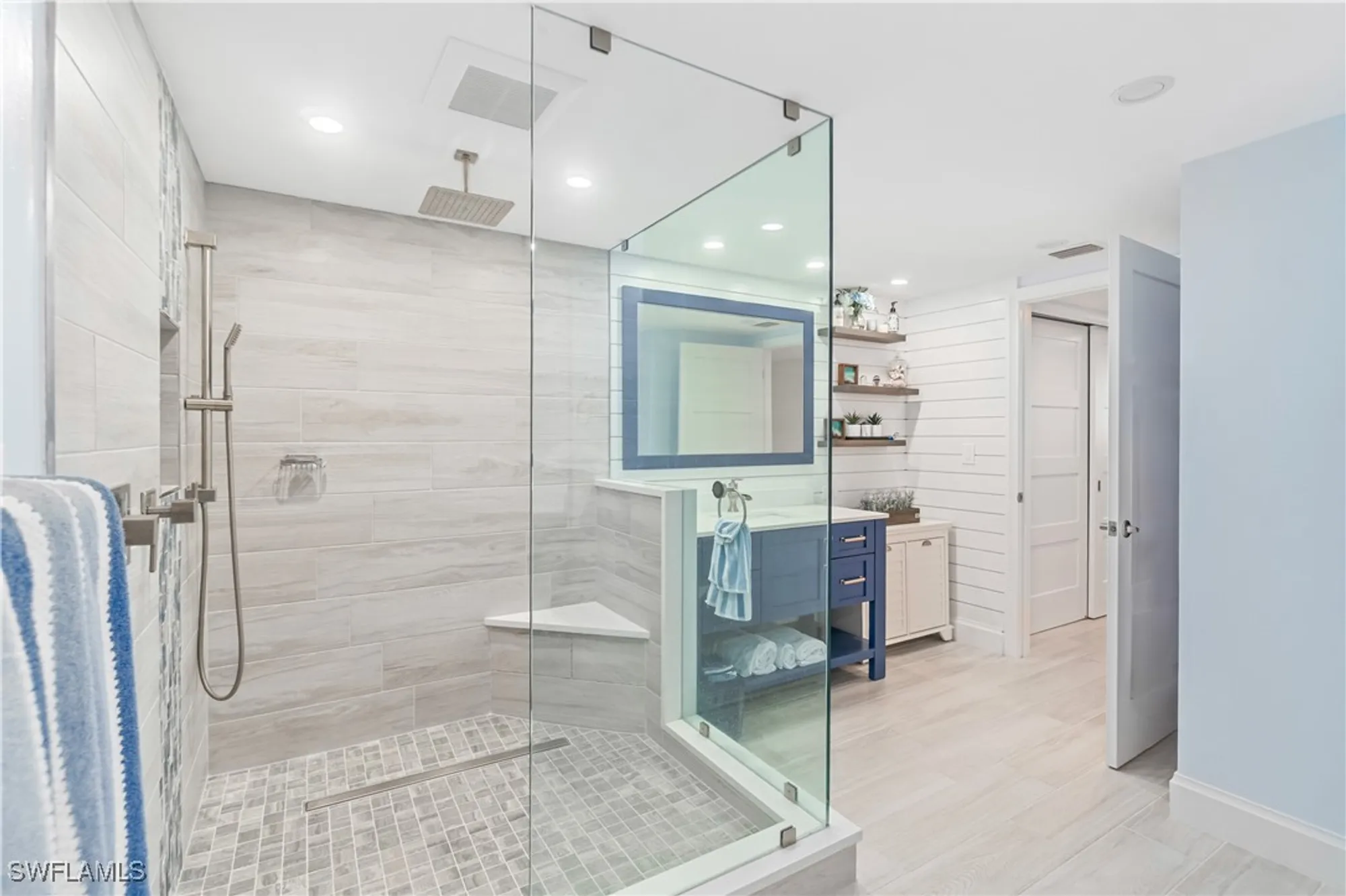 Property Slideshow image 12 of 27 | 5601 turtle bay dr apt 402, Naples, FL, 34108