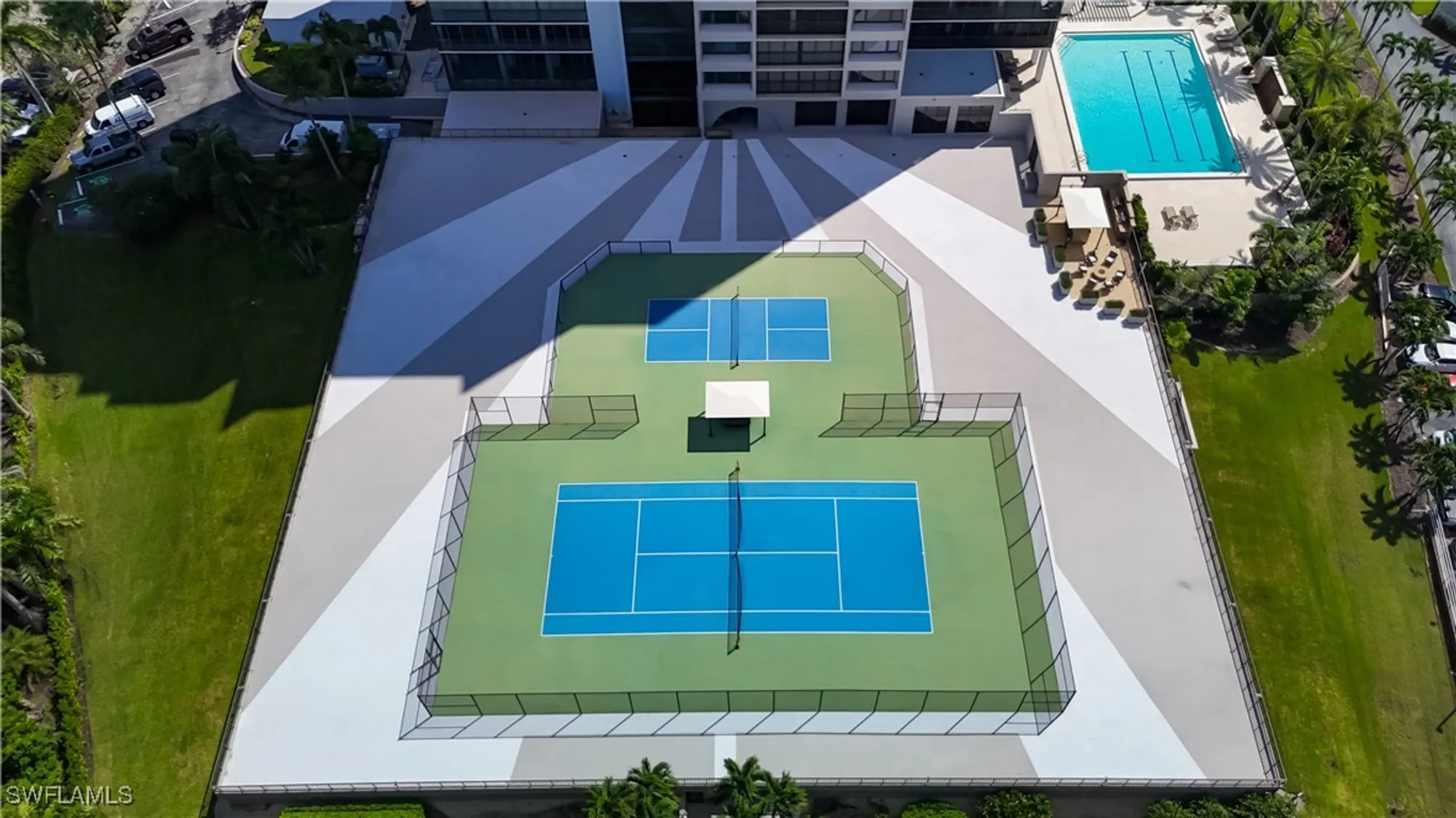 Property Slideshow image 20 of 27 | 5601 turtle bay dr apt 402, Naples, FL, 34108