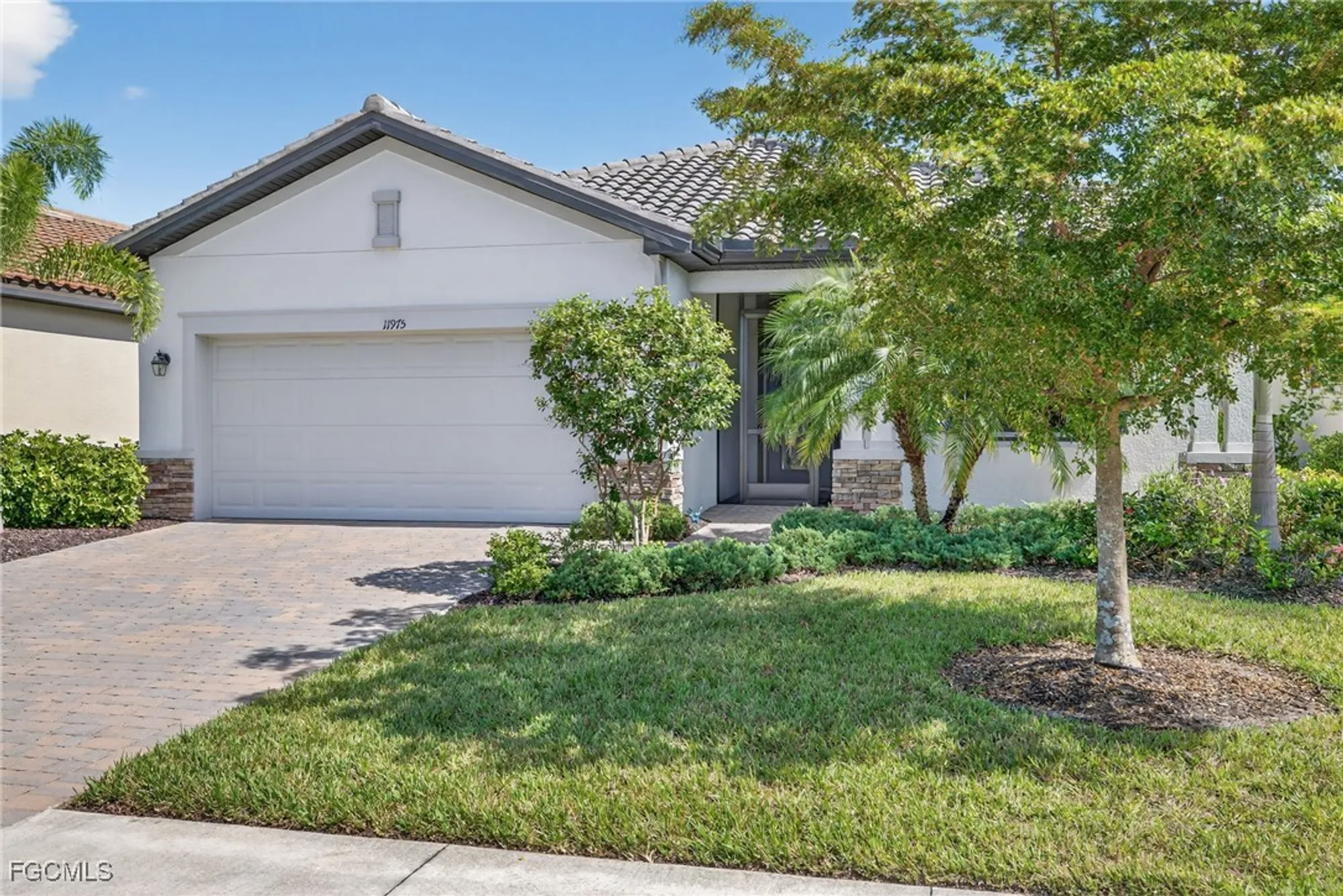 Property Slideshow image 1 of 50 | 11975 arbor trace dr, Fort Myers, FL, 33913