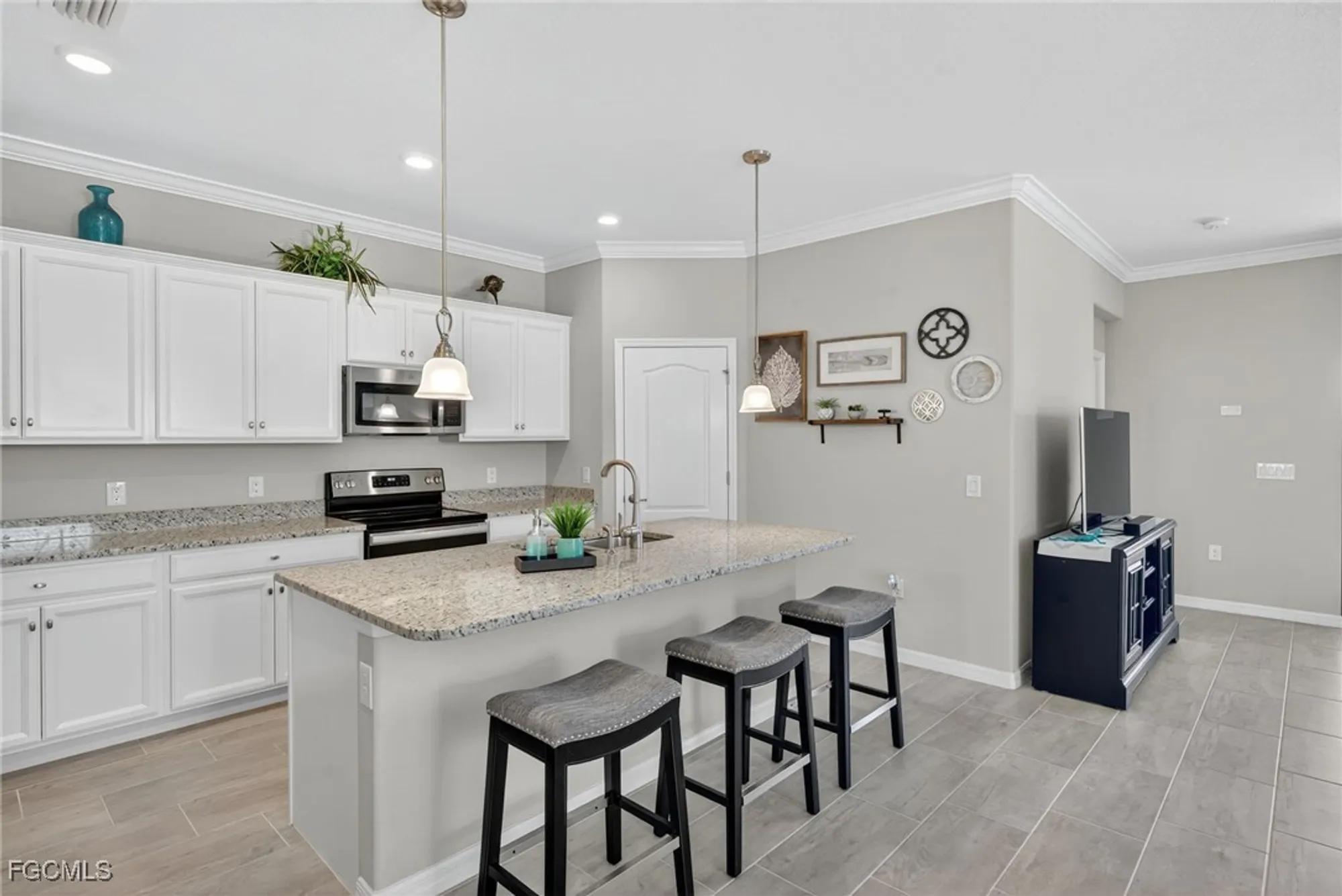 Property Slideshow image 10 of 50 | 11975 arbor trace dr, Fort Myers, FL, 33913