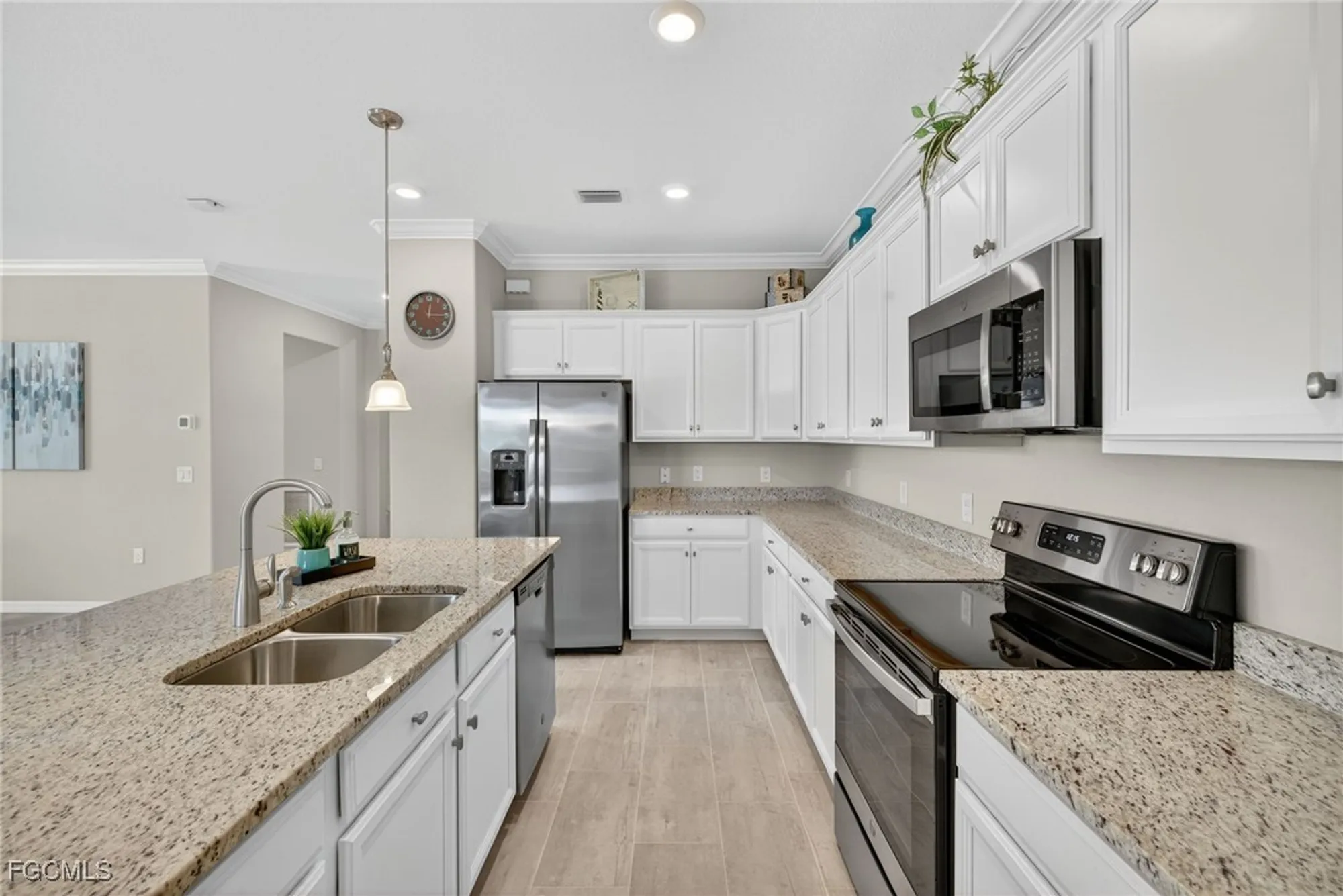 Property Slideshow image 13 of 50 | 11975 arbor trace dr, Fort Myers, FL, 33913