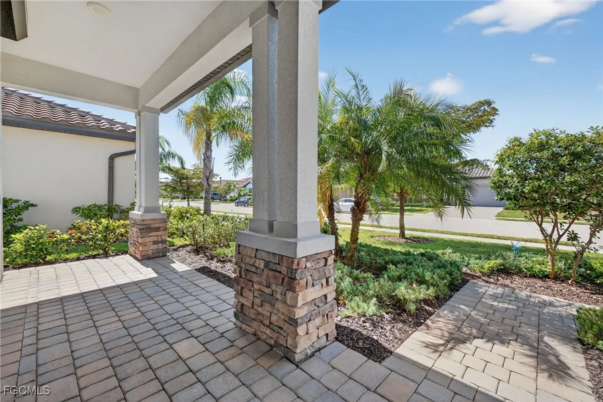 Property Slideshow image 2 of 50 | 11975 arbor trace dr, Fort Myers, FL, 33913