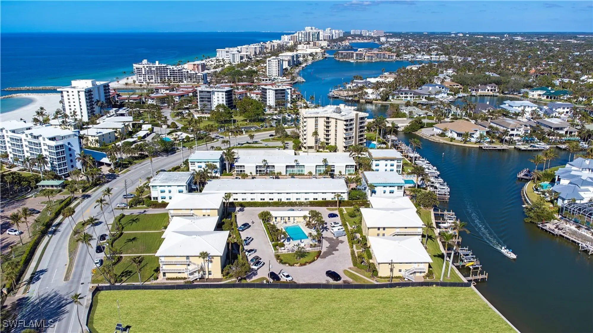 Property Slideshow image 15 of 16 | 2082 gulf shore blvd 111, Naples, FL, 34102