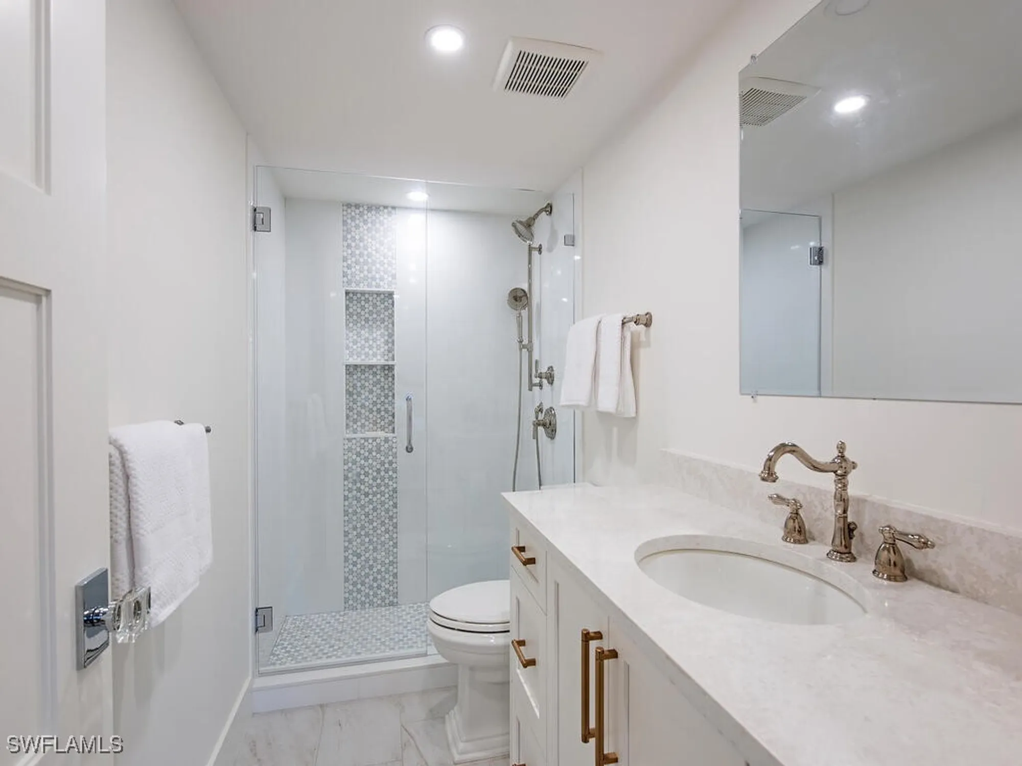 Property Slideshow image 10 of 16 | 2082 gulf shore blvd 111, Naples, FL, 34102