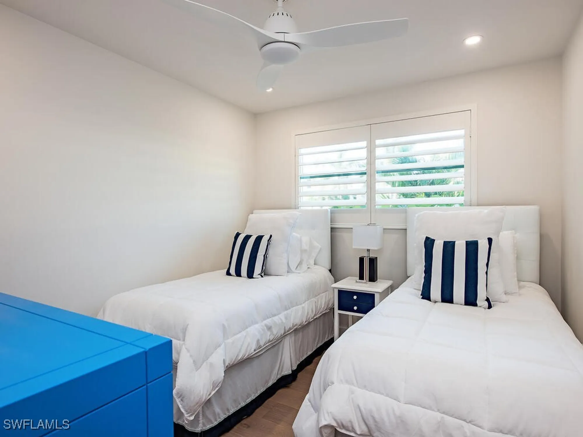 Property Slideshow image 11 of 16 | 2082 gulf shore blvd 111, Naples, FL, 34102