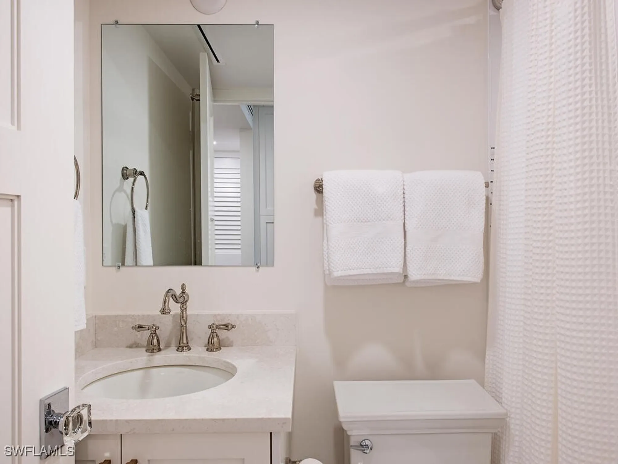 Property Slideshow image 12 of 16 | 2082 gulf shore blvd 111, Naples, FL, 34102