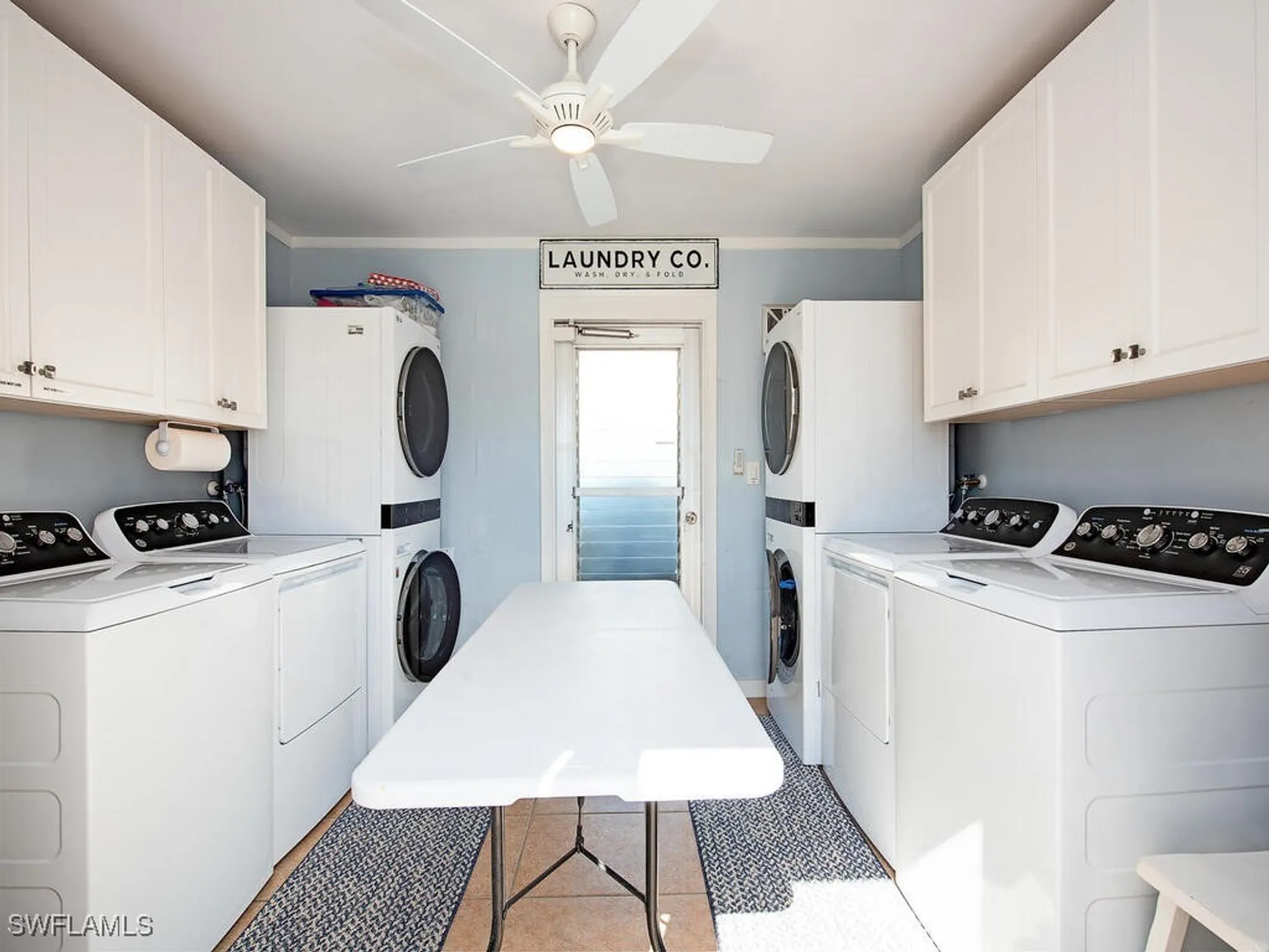 Property Slideshow image 13 of 16 | 2082 gulf shore blvd 111, Naples, FL, 34102