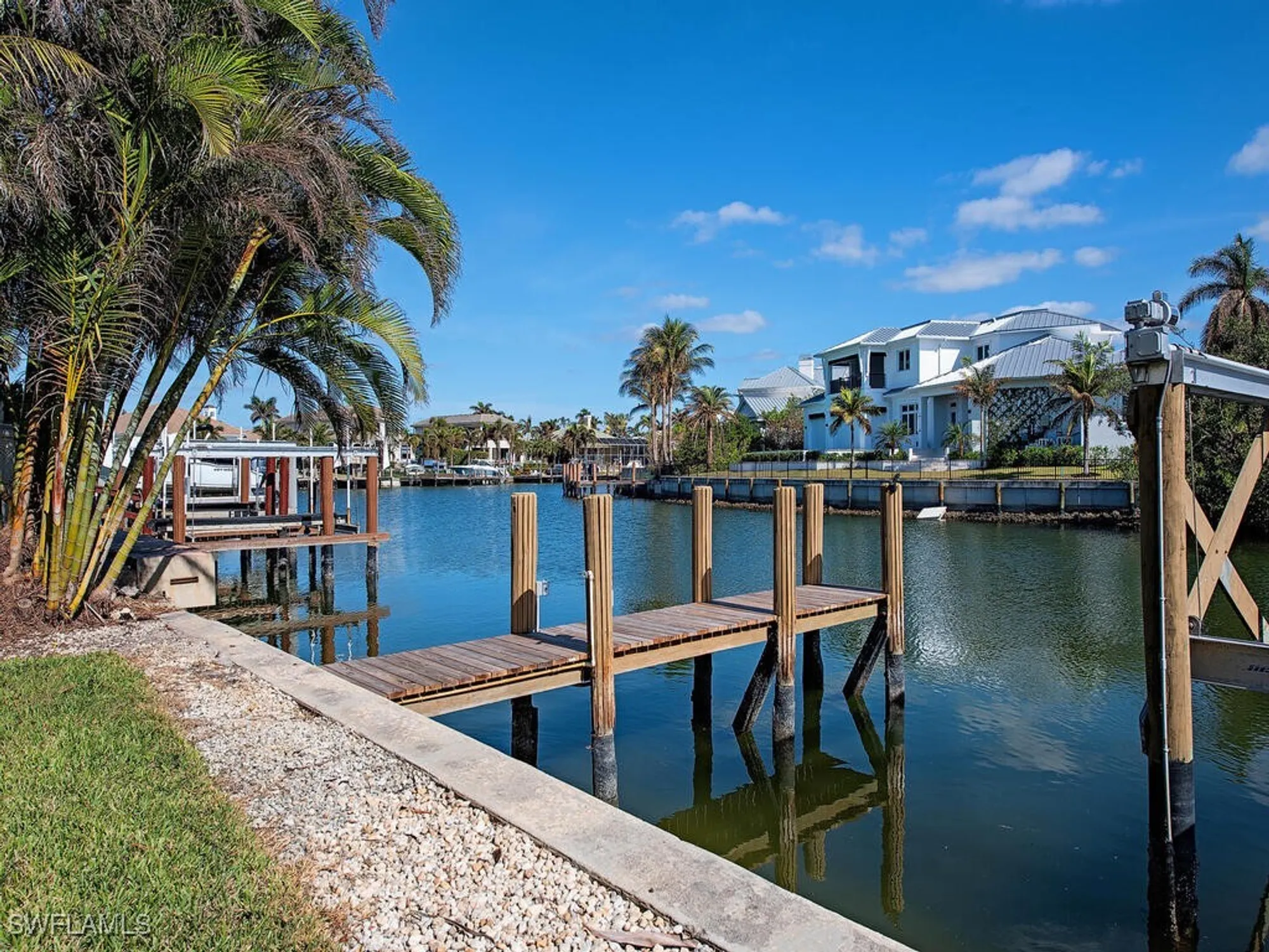 Property Slideshow image 4 of 16 | 2082 gulf shore blvd 111, Naples, FL, 34102