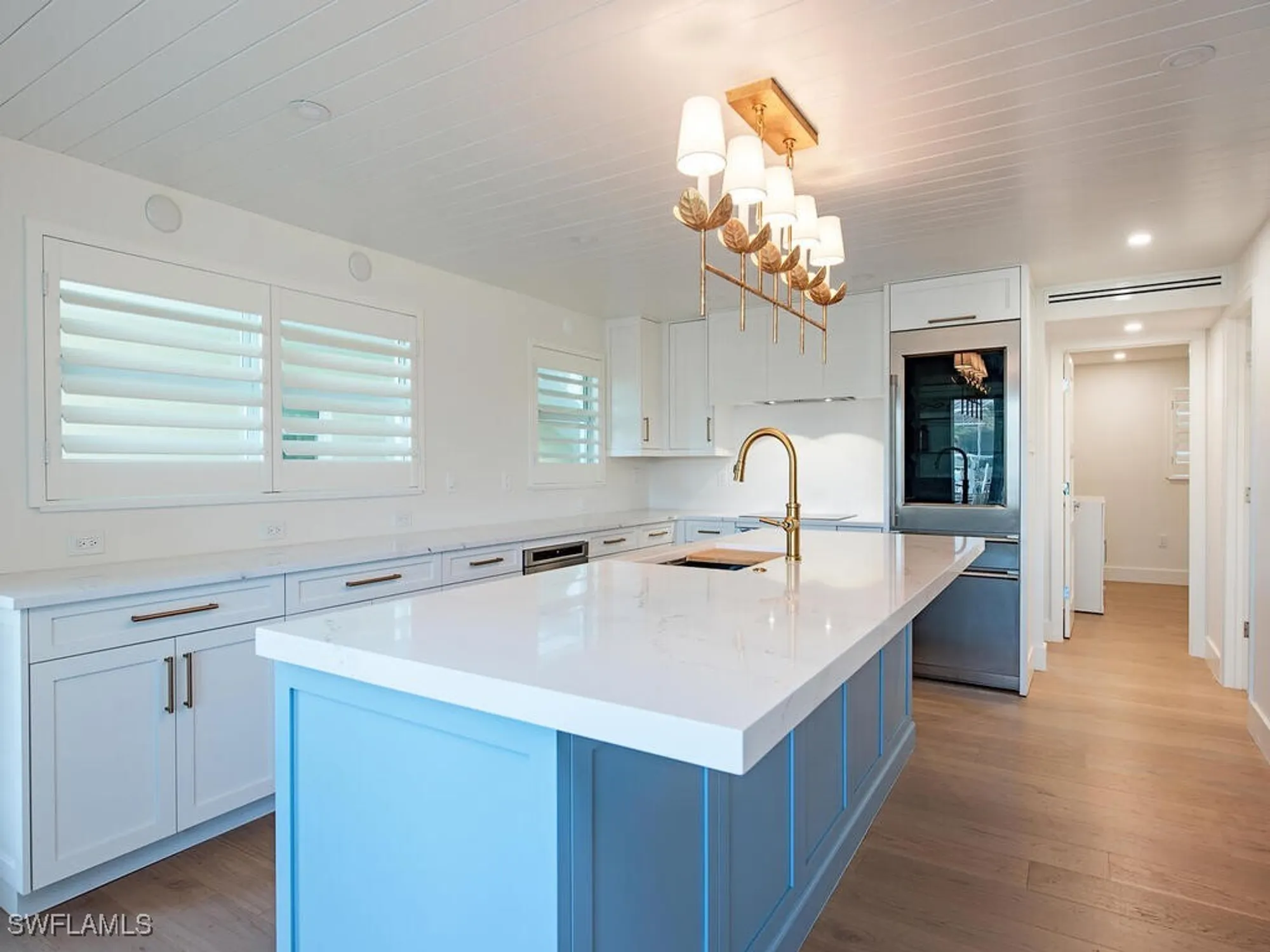 Property Slideshow image 7 of 16 | 2082 gulf shore blvd 111, Naples, FL, 34102