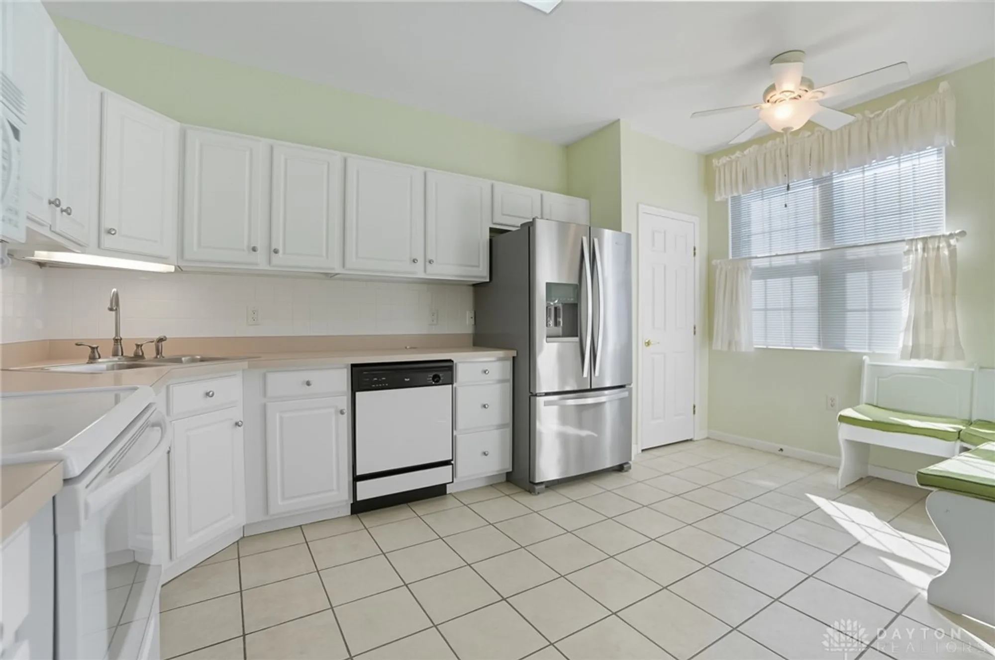 Property Slideshow image 14 of 48 | 1573 watermark ct 22, Miamisburg, OH, 45342