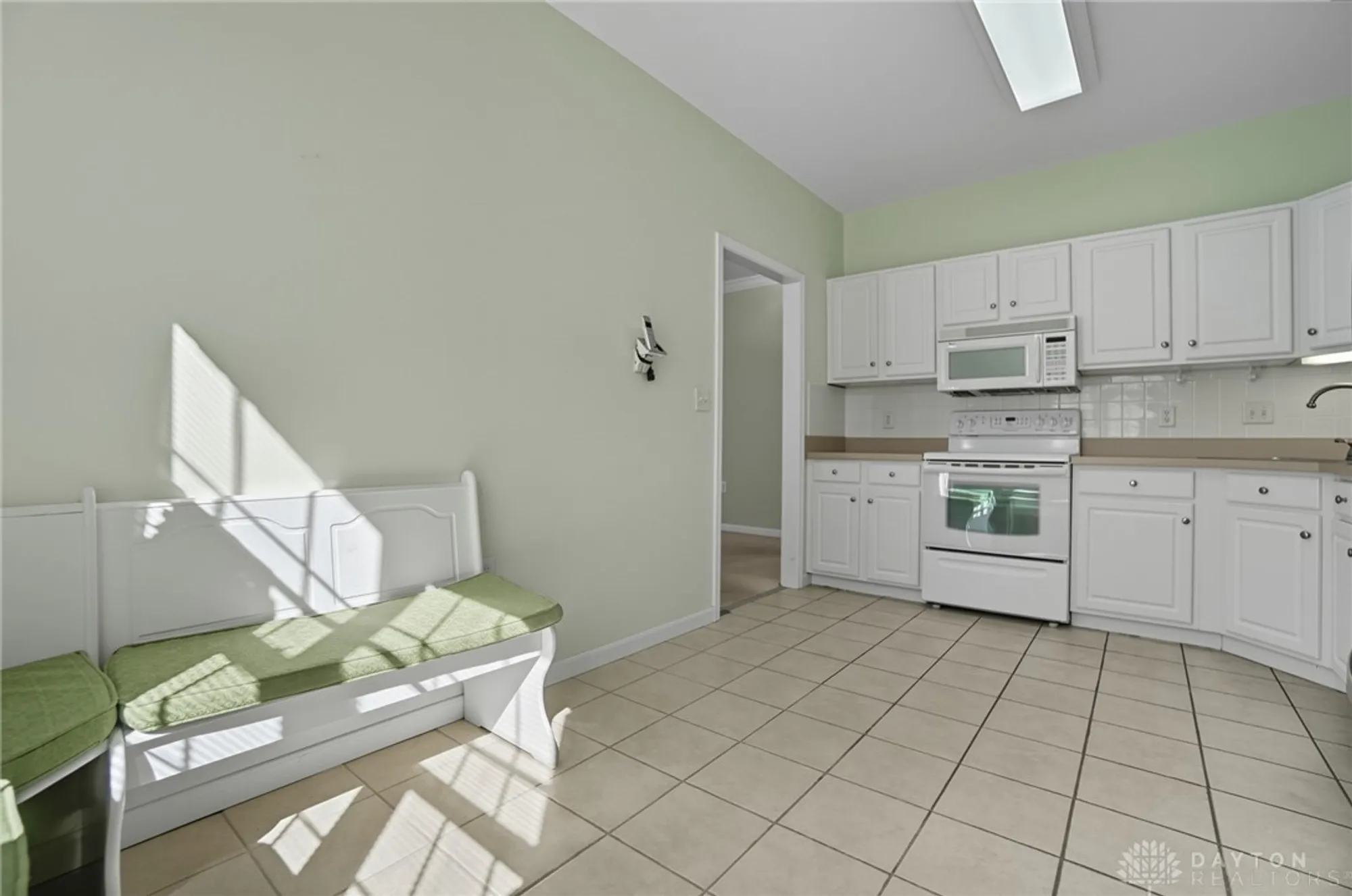 Property Slideshow image 18 of 48 | 1573 watermark ct 22, Miamisburg, OH, 45342