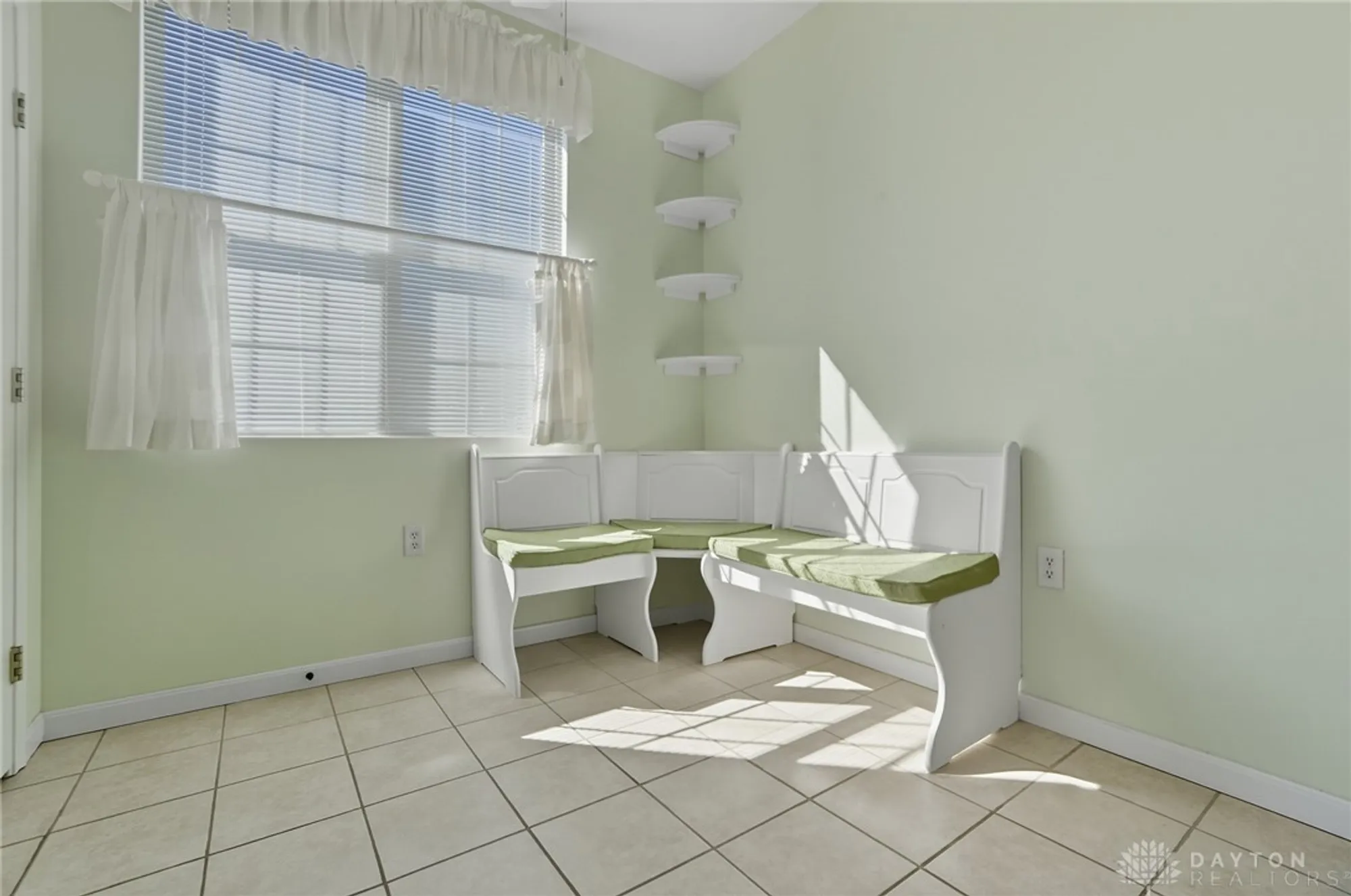 Property Slideshow image 21 of 48 | 1573 watermark ct 22, Miamisburg, OH, 45342