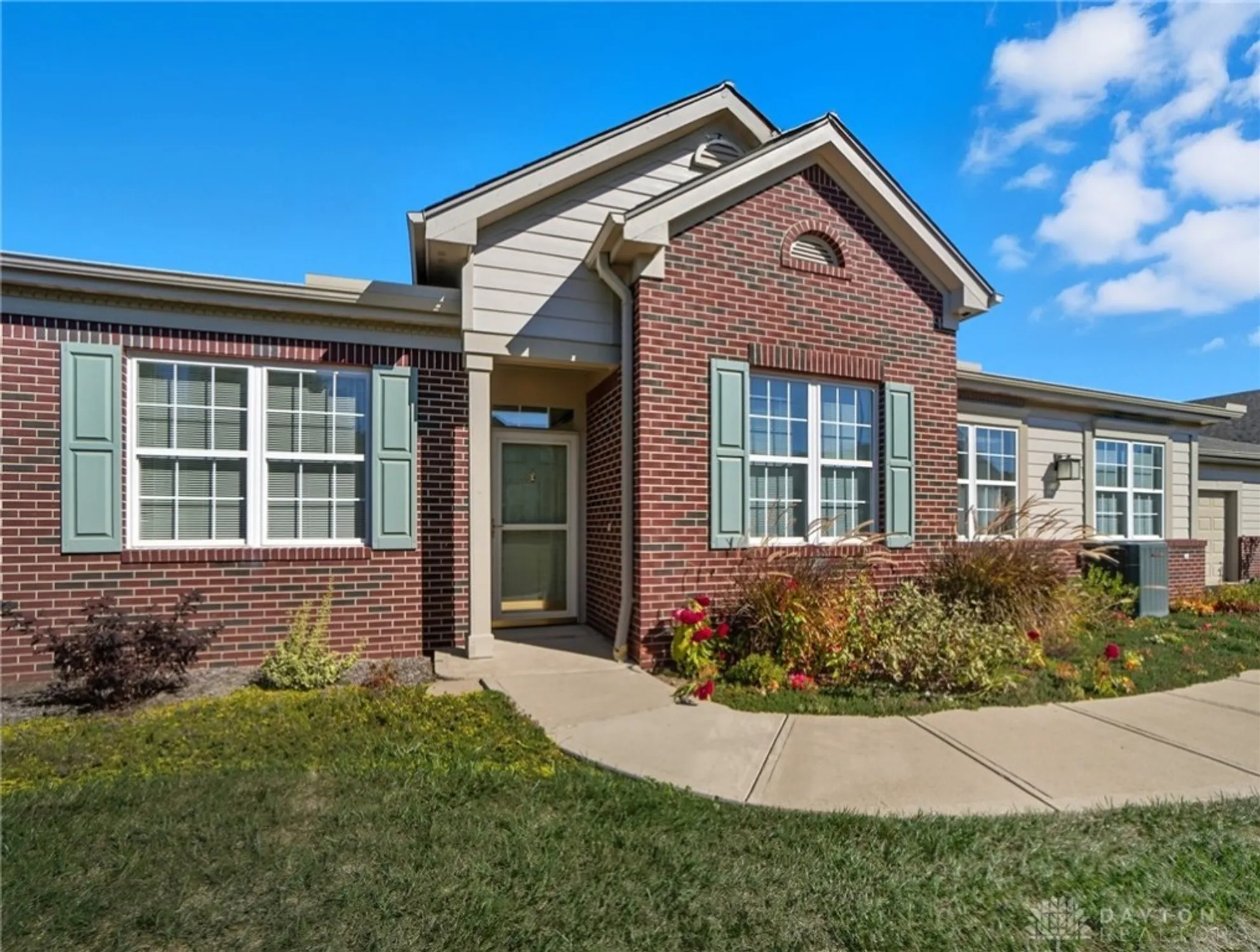 Property Slideshow image 4 of 48 | 1573 watermark ct 22, Miamisburg, OH, 45342