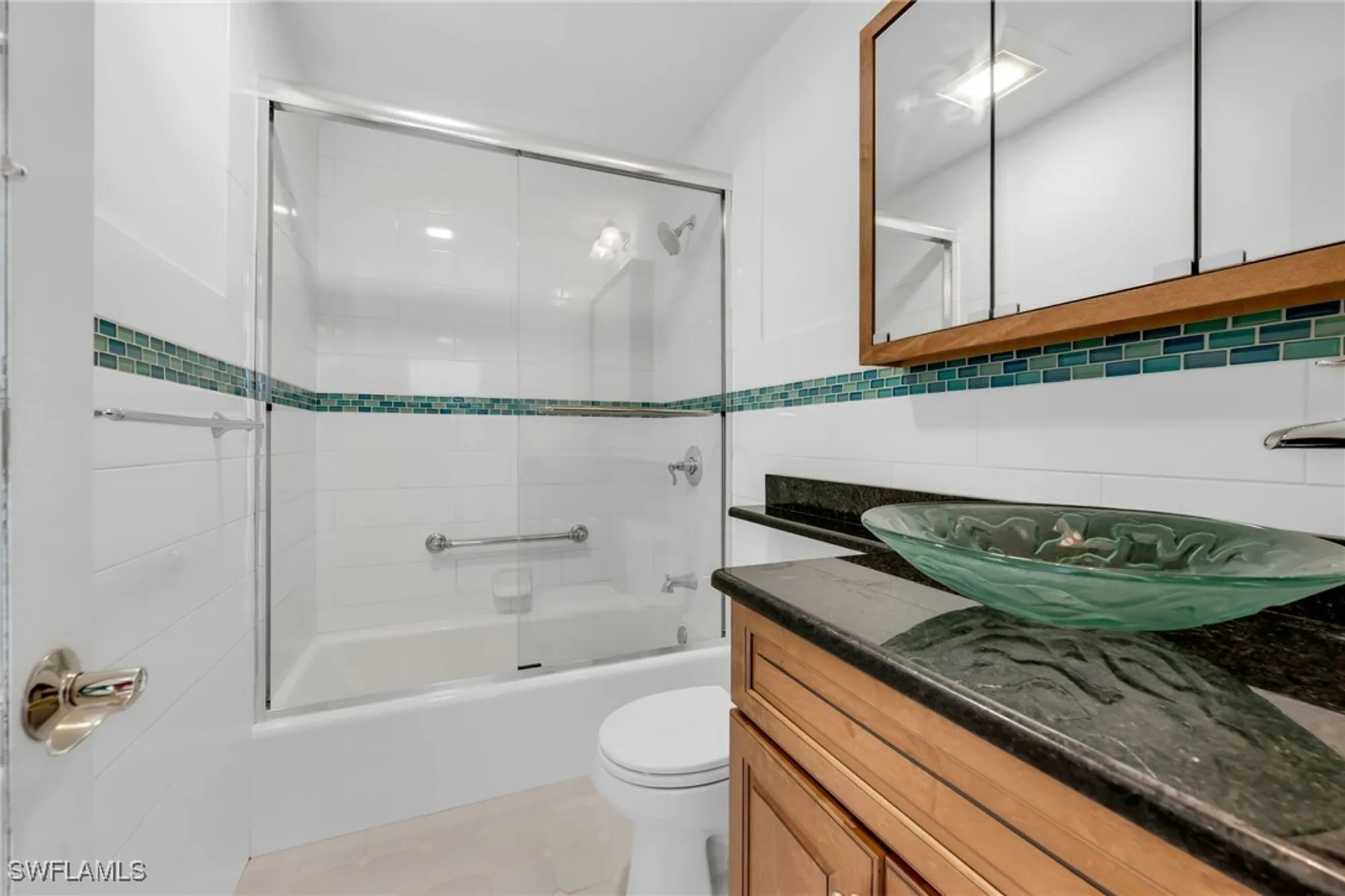 Property Slideshow image 11 of 16 | 2121 gulf shore blvd 203, Naples, FL, 34102