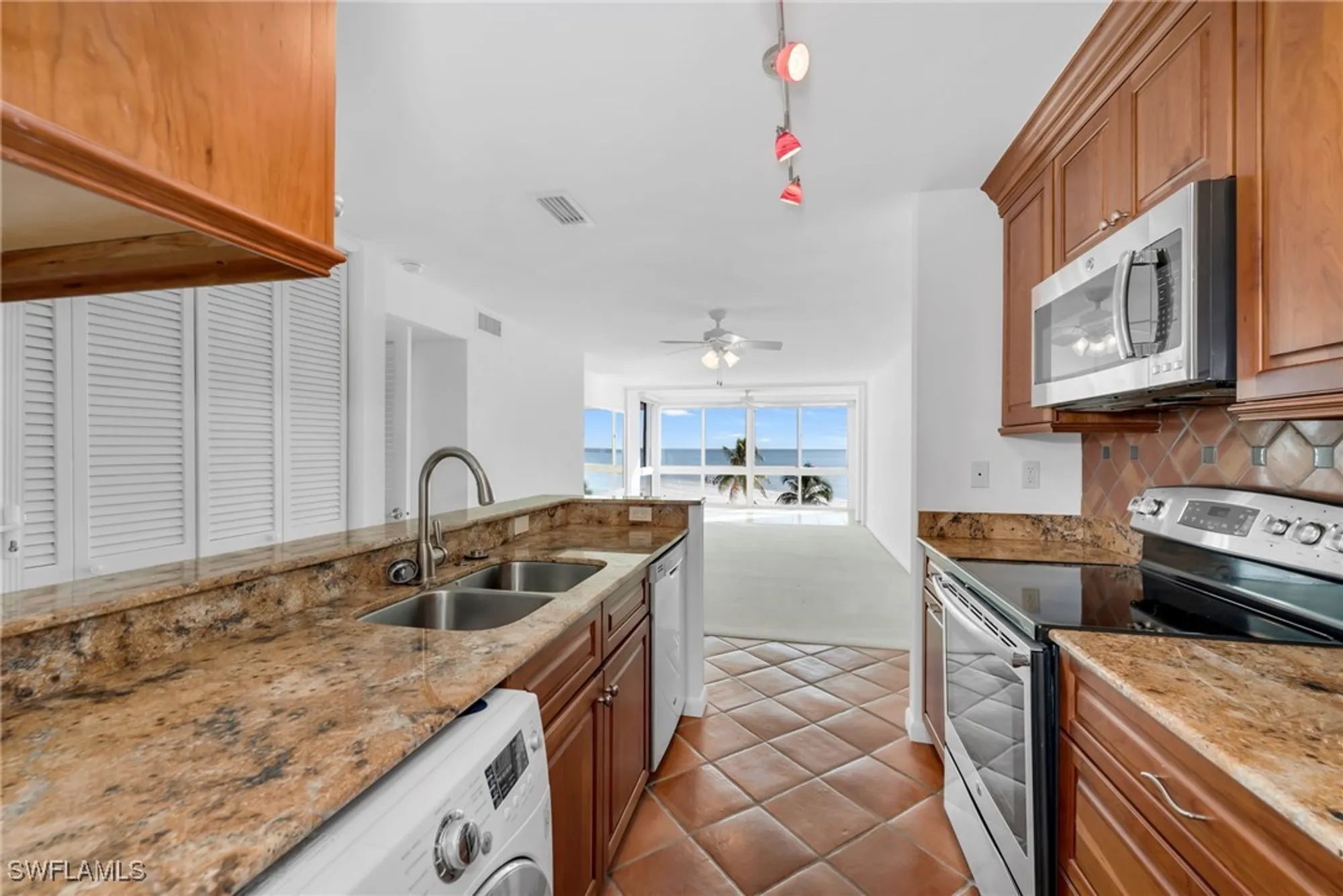 Property Slideshow image 6 of 16 | 2121 gulf shore blvd 203, Naples, FL, 34102