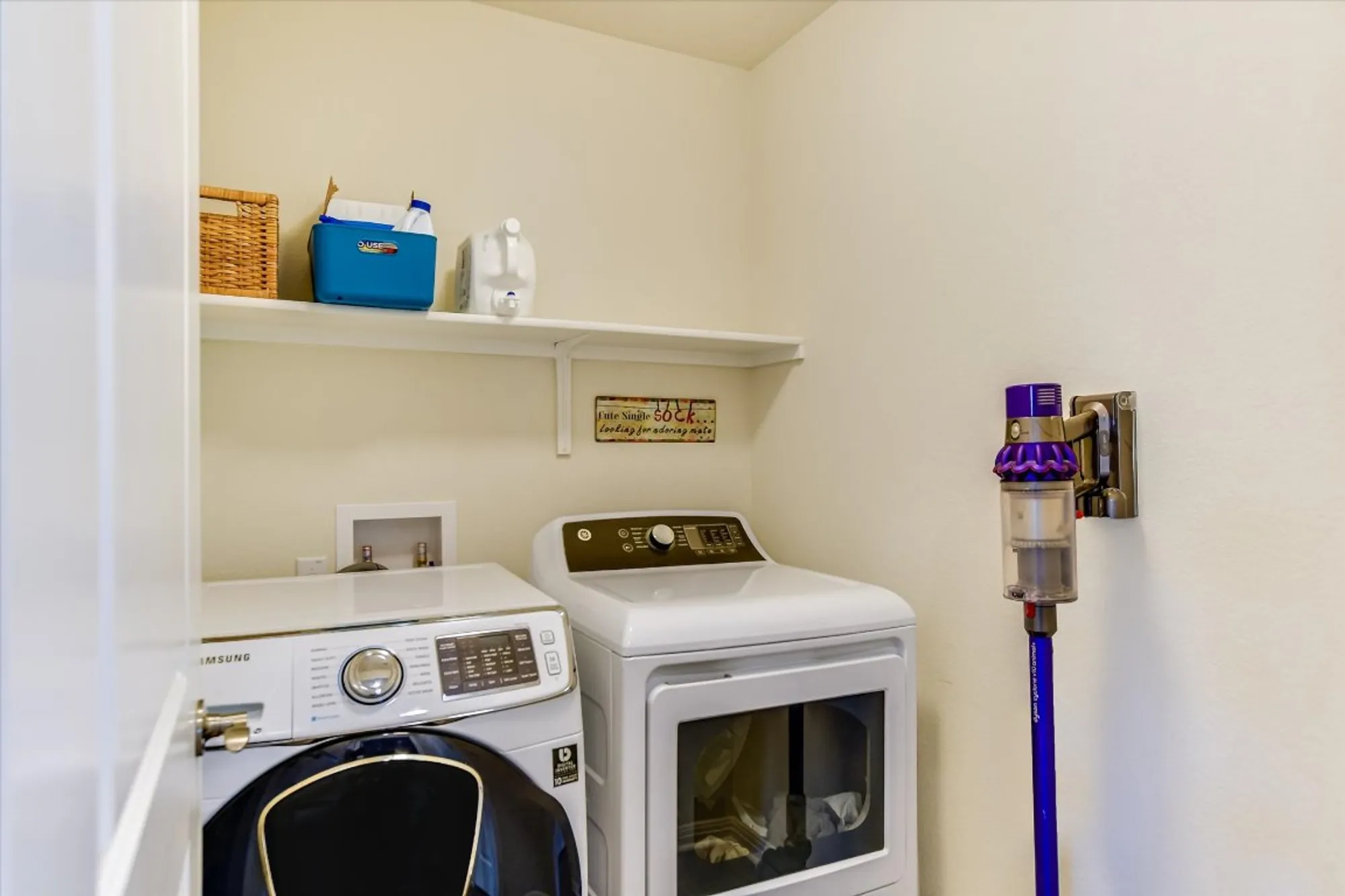 Property Slideshow image 11 of 19 | 604 rockport st, Georgetown, TX, 78633