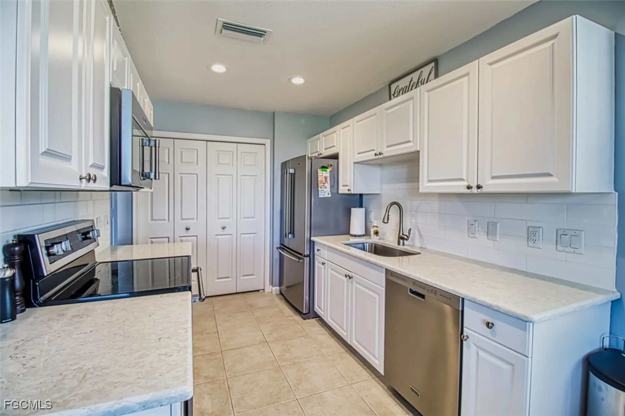 Property Slideshow image 17 of 50 | 3111 meandering way apt 101, Fort Myers, FL, 33905