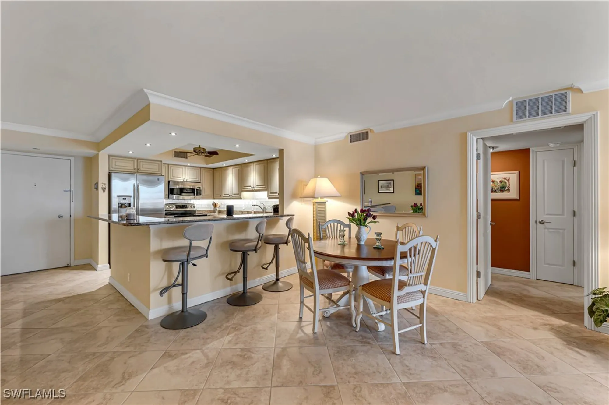 Property Slideshow image 4 of 15 | 1919 gulf shore blvd 601, Naples, FL, 34102