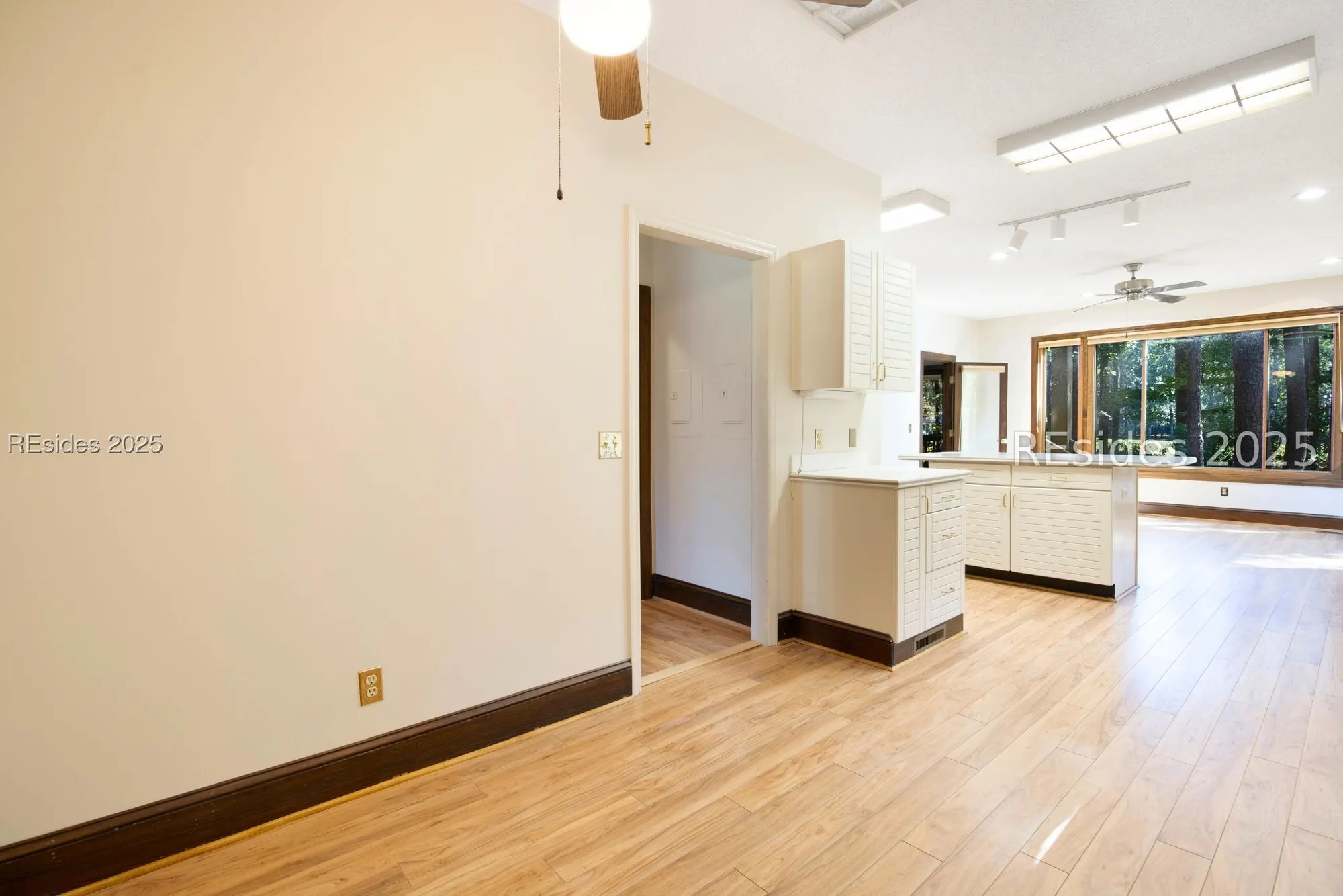 Property Slideshow image 11 of 75 | 1 royal james dr, Hilton Head Island, SC, 29926