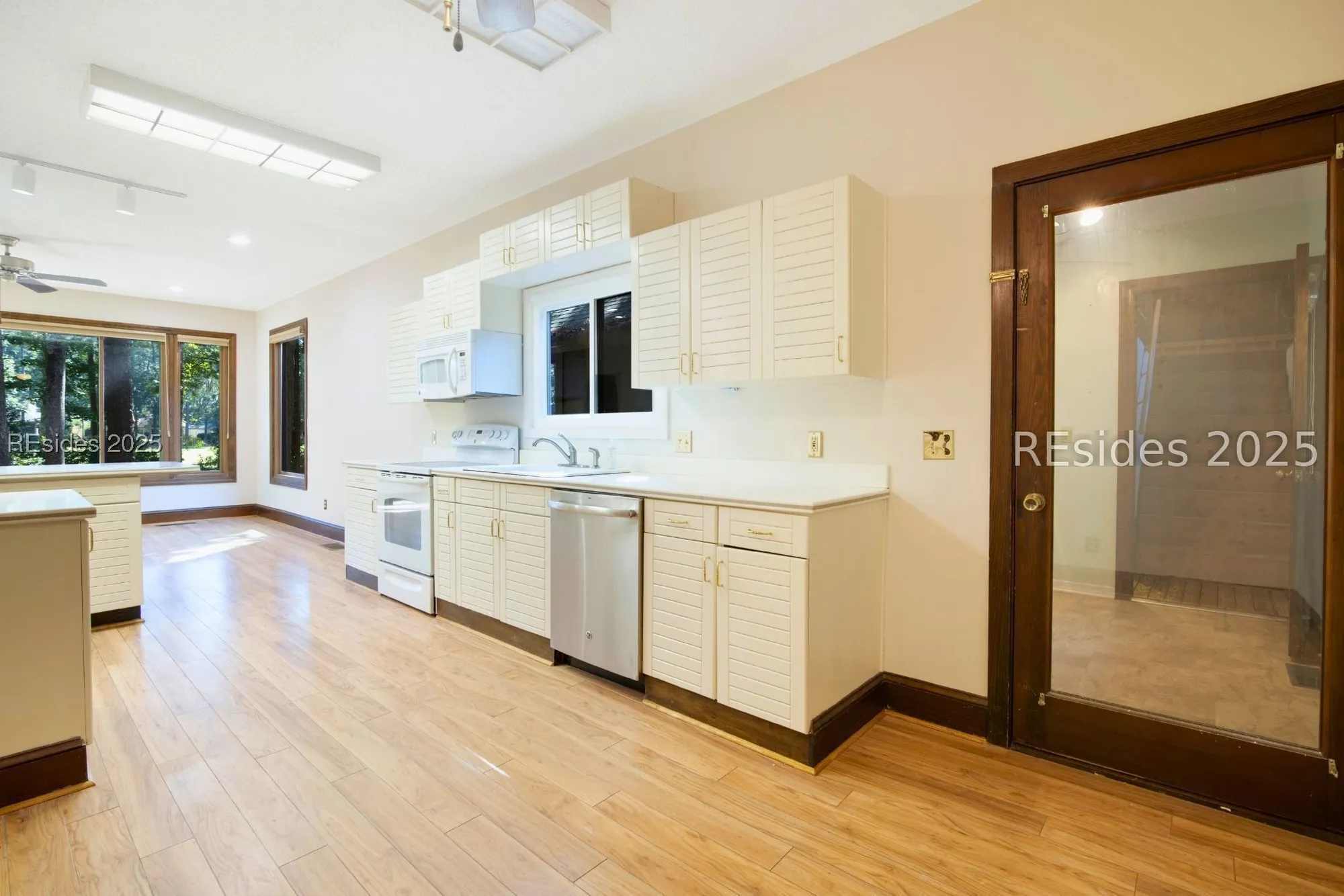 Property Slideshow image 7 of 75 | 1 royal james dr, Hilton Head Island, SC, 29926