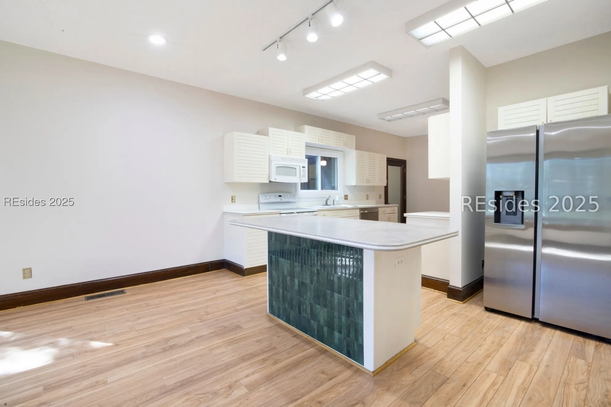 Property Slideshow image 8 of 75 | 1 royal james dr, Hilton Head Island, SC, 29926