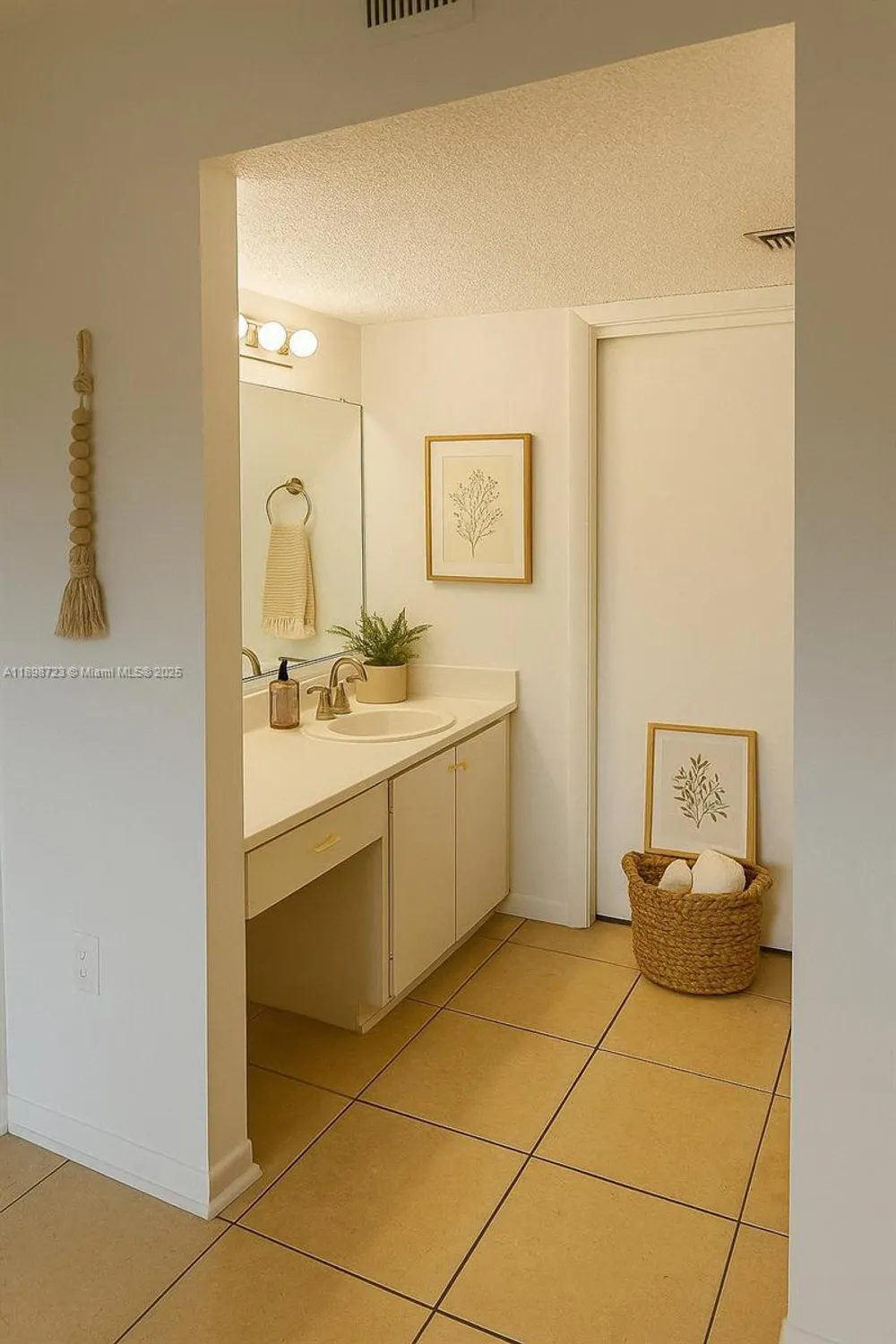 Property Slideshow image 5 of 38 | 1601 sw 128th ter apt 111a, Pembroke Pines, FL, 33027