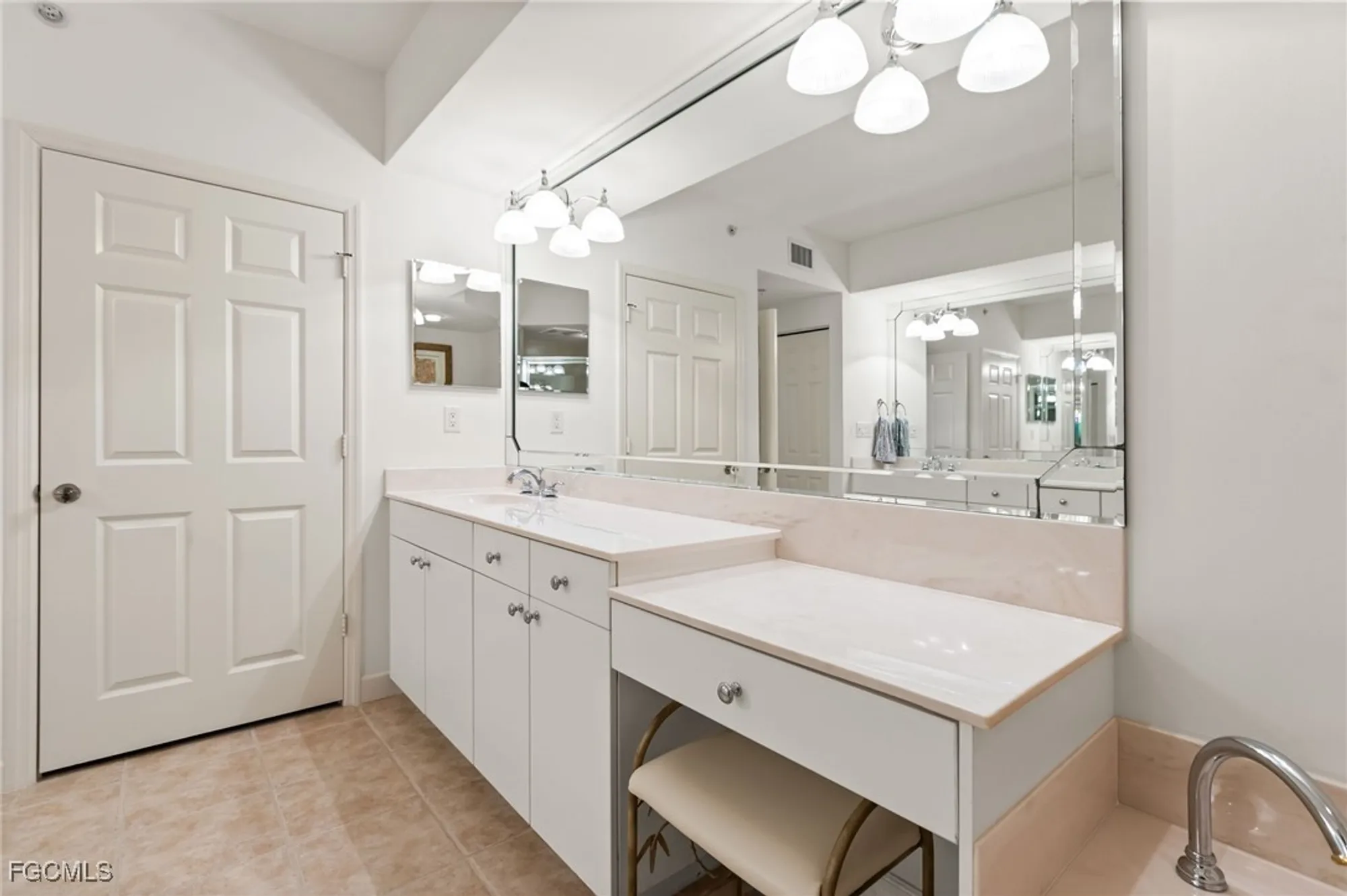 Property Slideshow image 20 of 49 | 14250 royal harbour ct unit 913, Fort Myers, FL, 33908