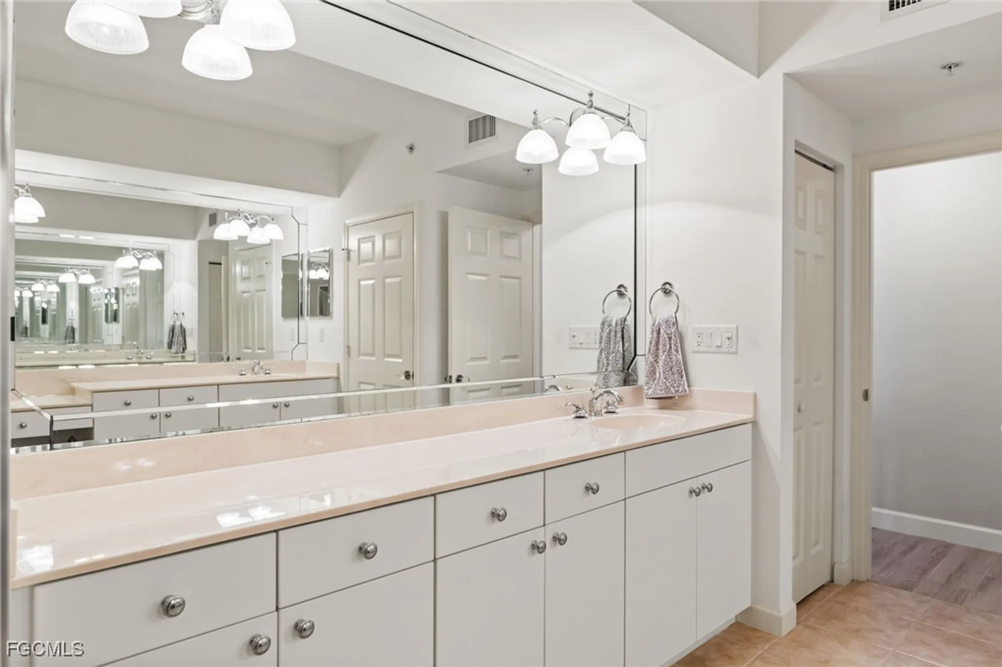 Property Slideshow image 21 of 49 | 14250 royal harbour ct unit 913, Fort Myers, FL, 33908