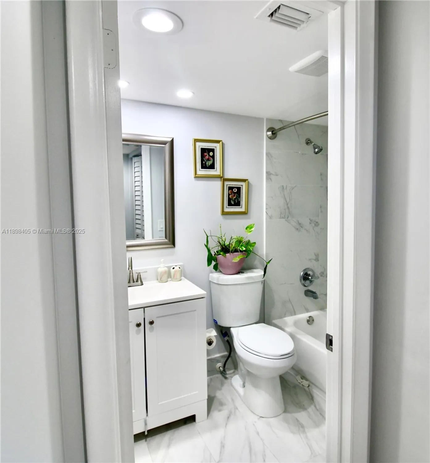 Property Slideshow image 10 of 27 | 1200 sw 125th ave 105l, Pembroke Pines, FL, 33027