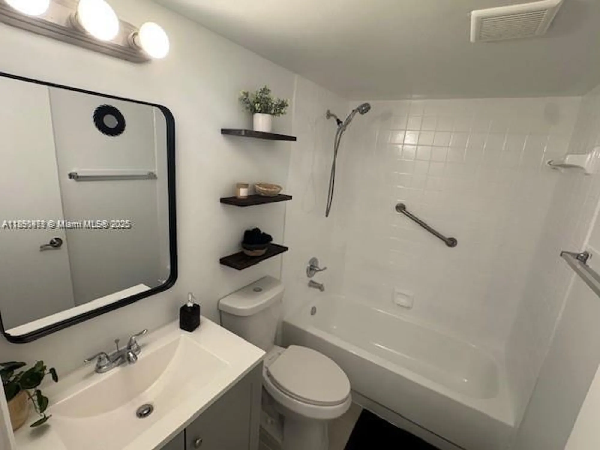 Property Slideshow image 10 of 14 | 13450 sw 3rd st d209, Pembroke Pines, FL, 33027